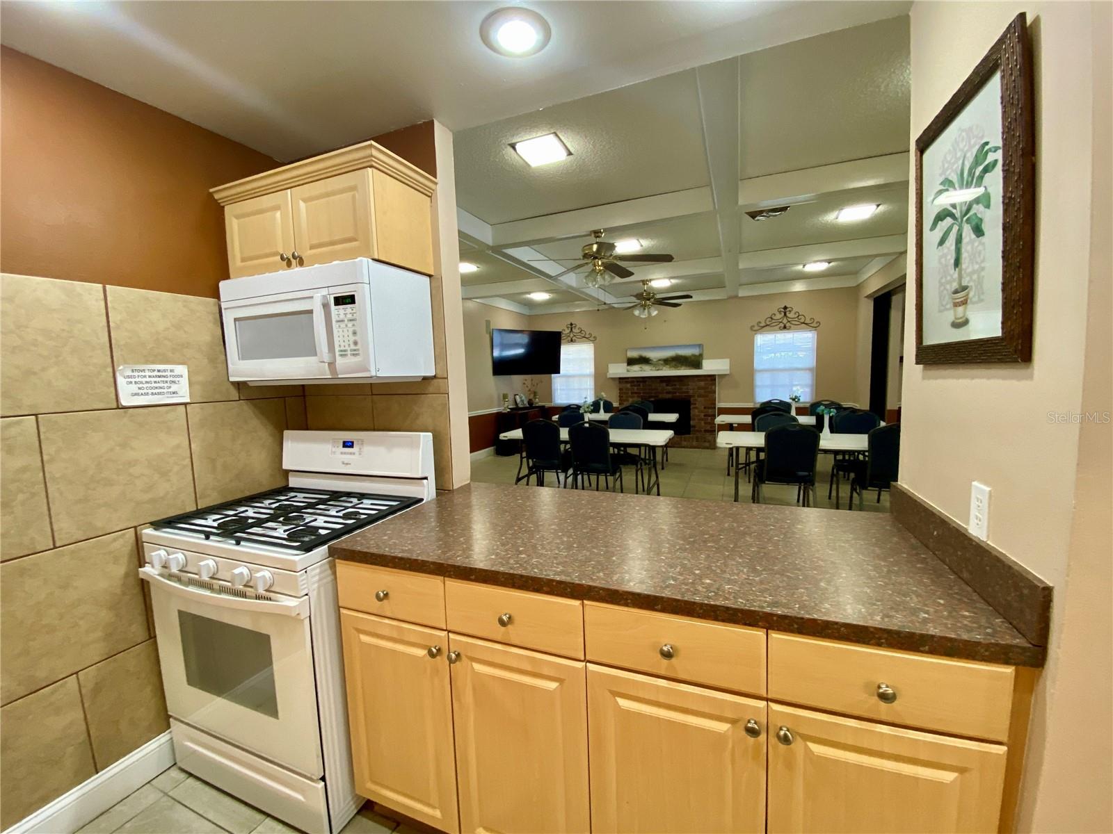 Full Clubhouse Kitchen