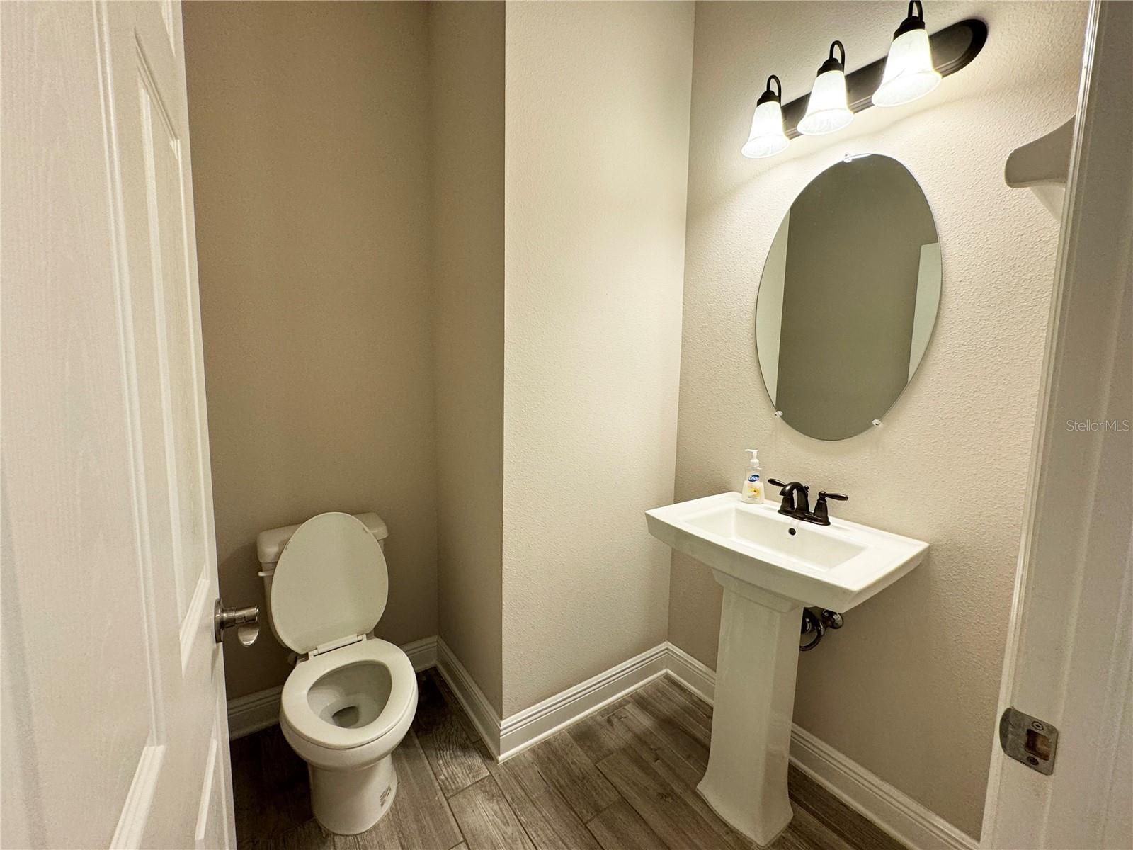 Downstair Half Bathroom_1