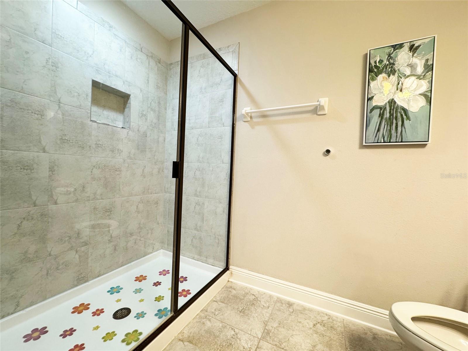 Upstairs Full Bathroom_3