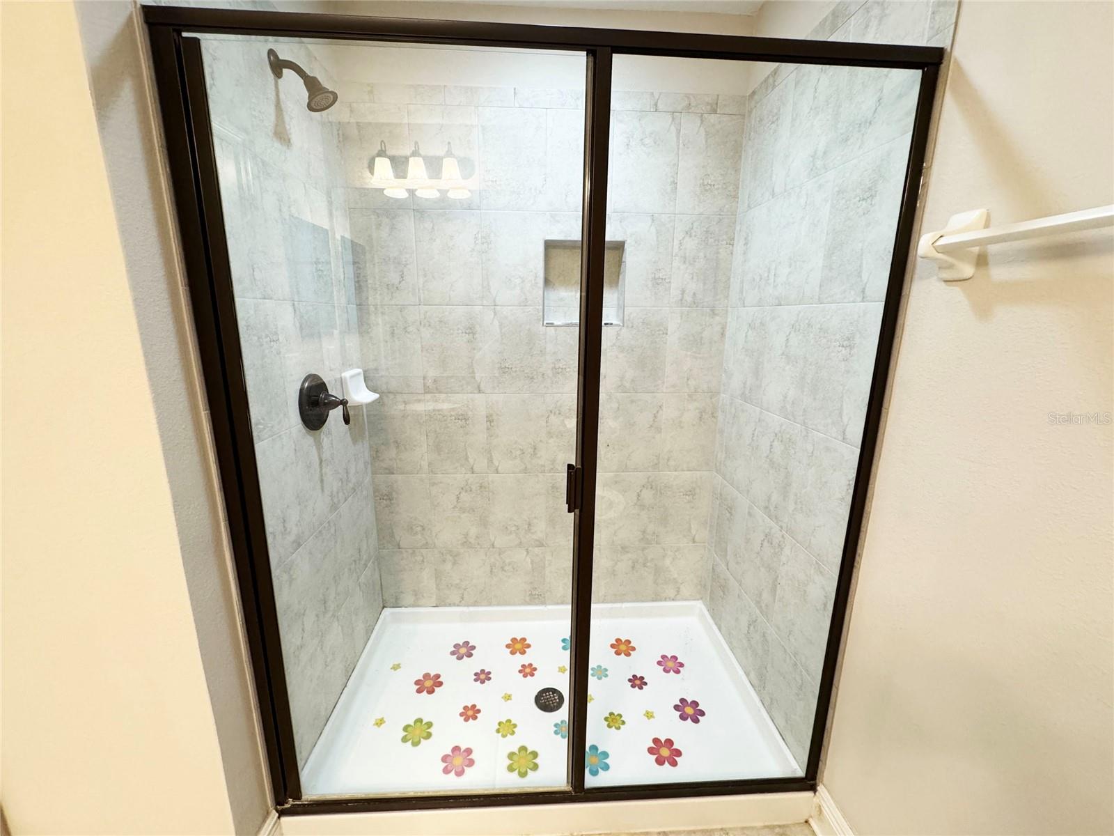 Upstairs Full Bathroom_4