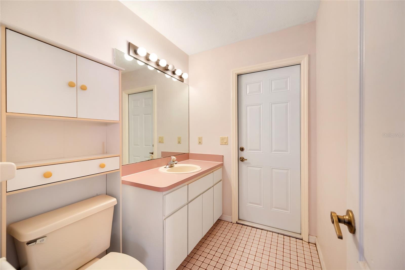 2nd bedroom en suite 1/2 bath.