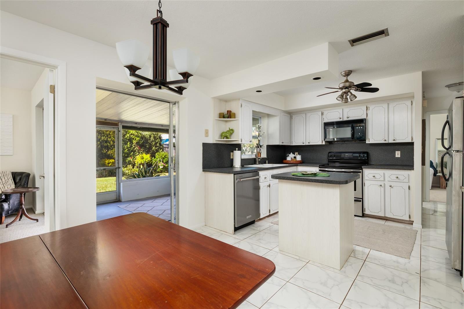 Slider off kitchen goes to the outdoor screened in Patio