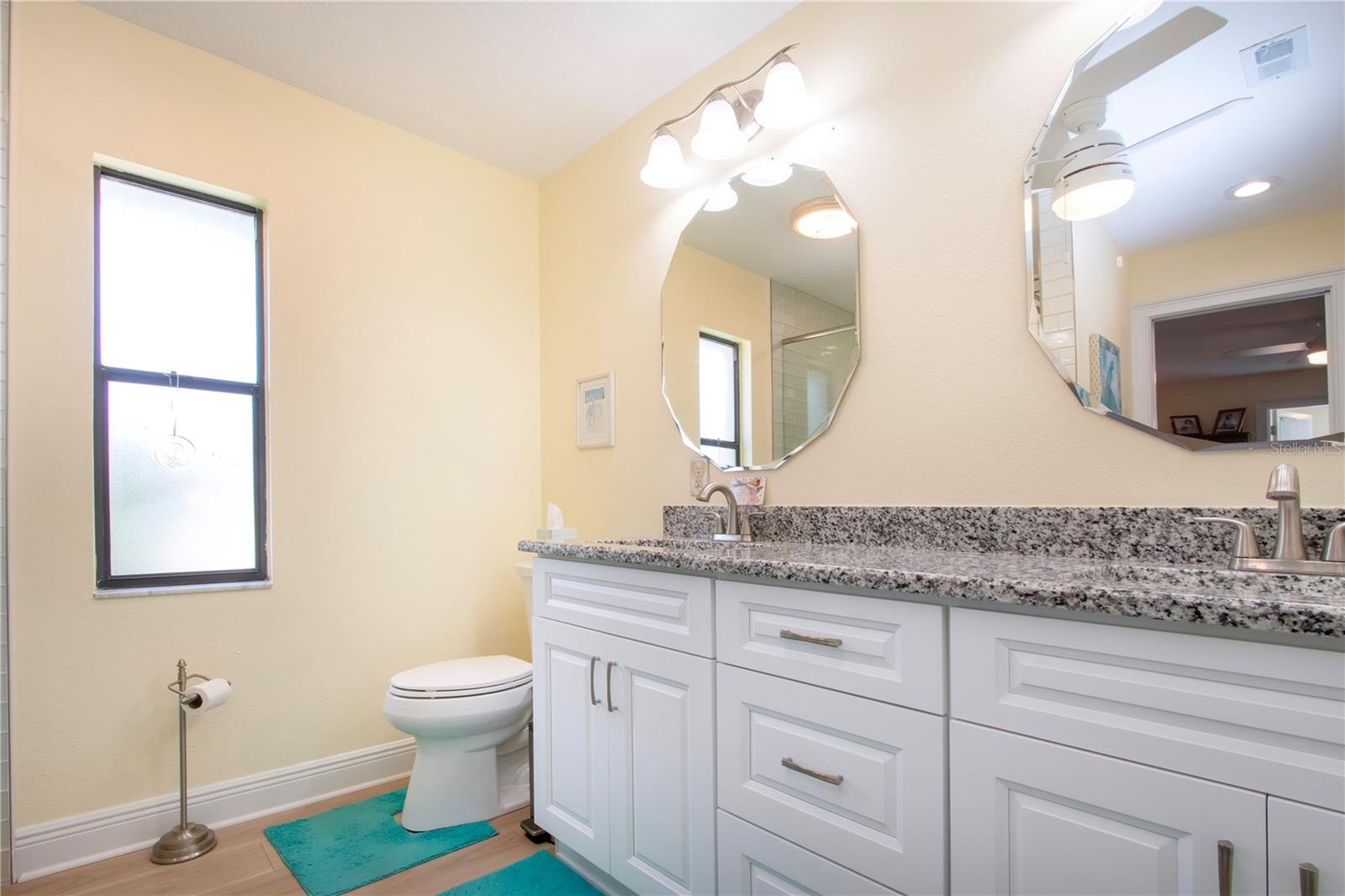 Primary En-Suite Bath