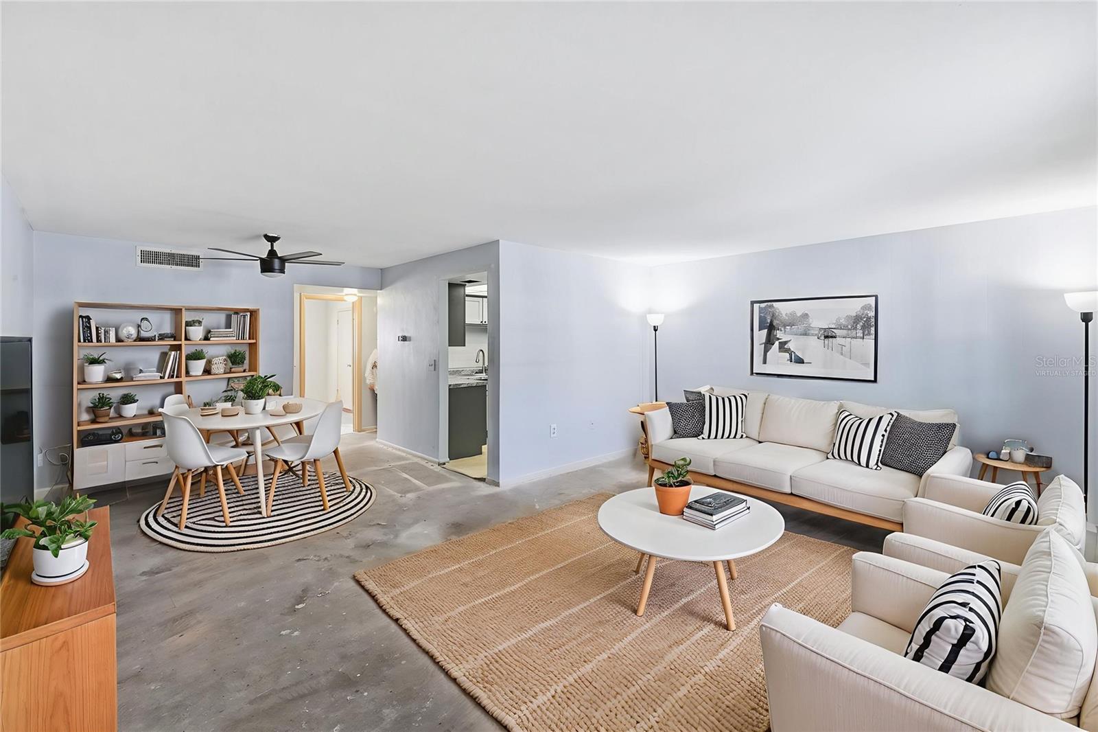 This photo has been Virtually Staged.