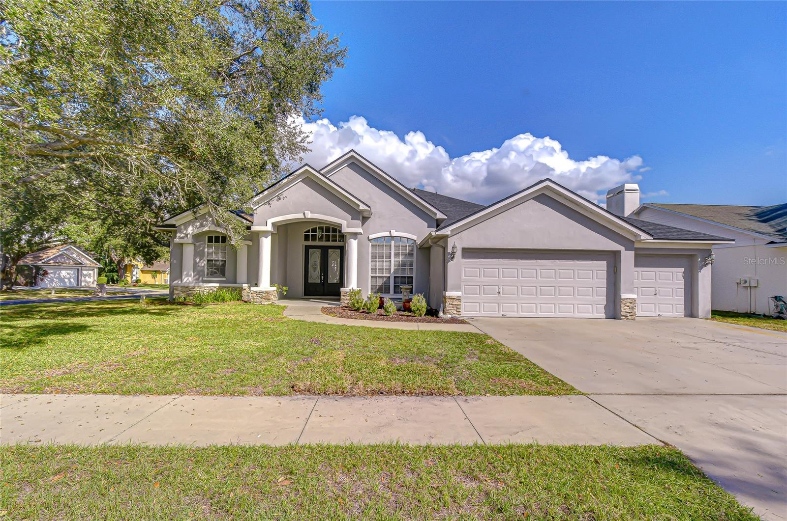 Corner lot + no through traffic = the perfect combination of space and privacy.