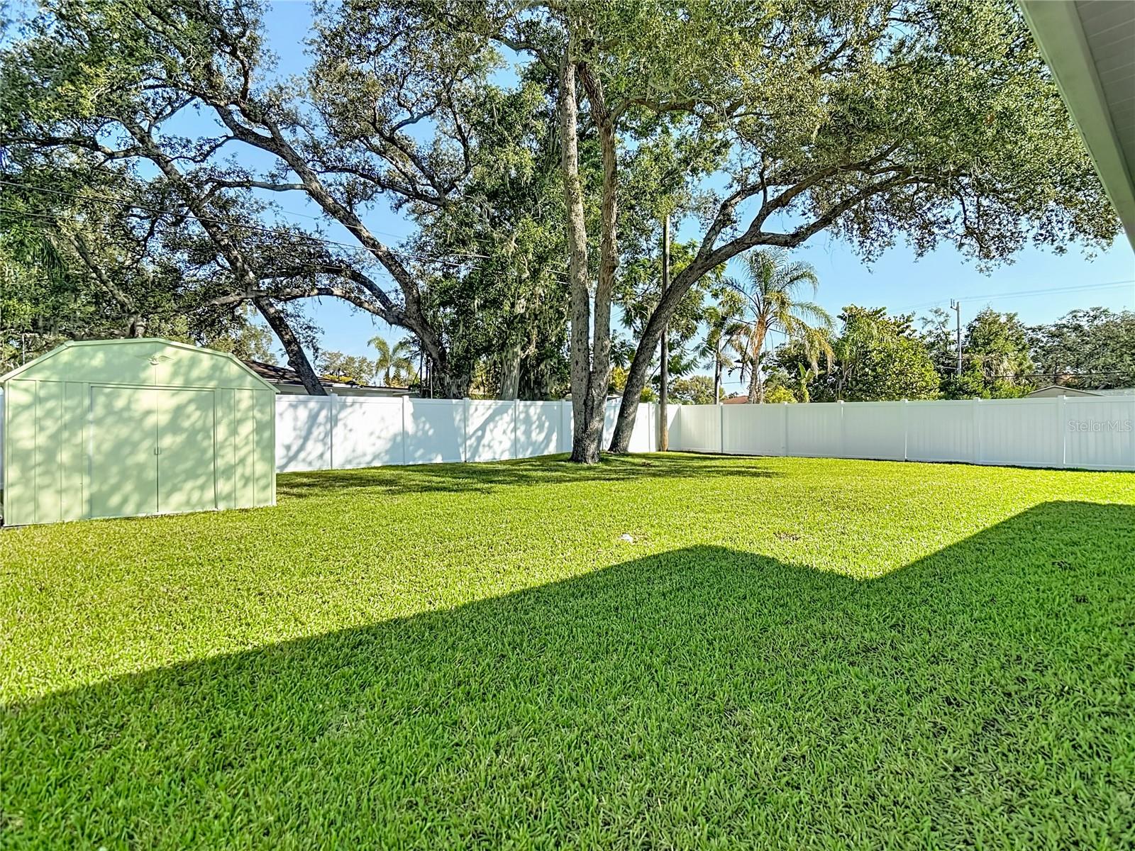 New Vinyl Fence 2025