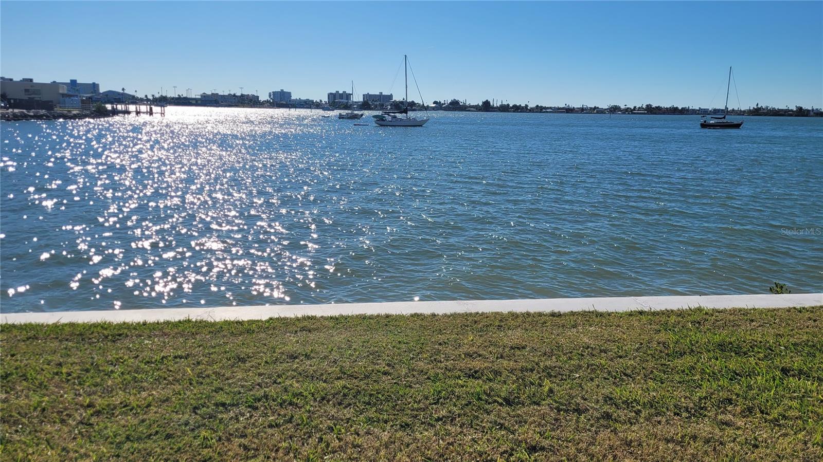 Lots of marine traffic on the intracoastal