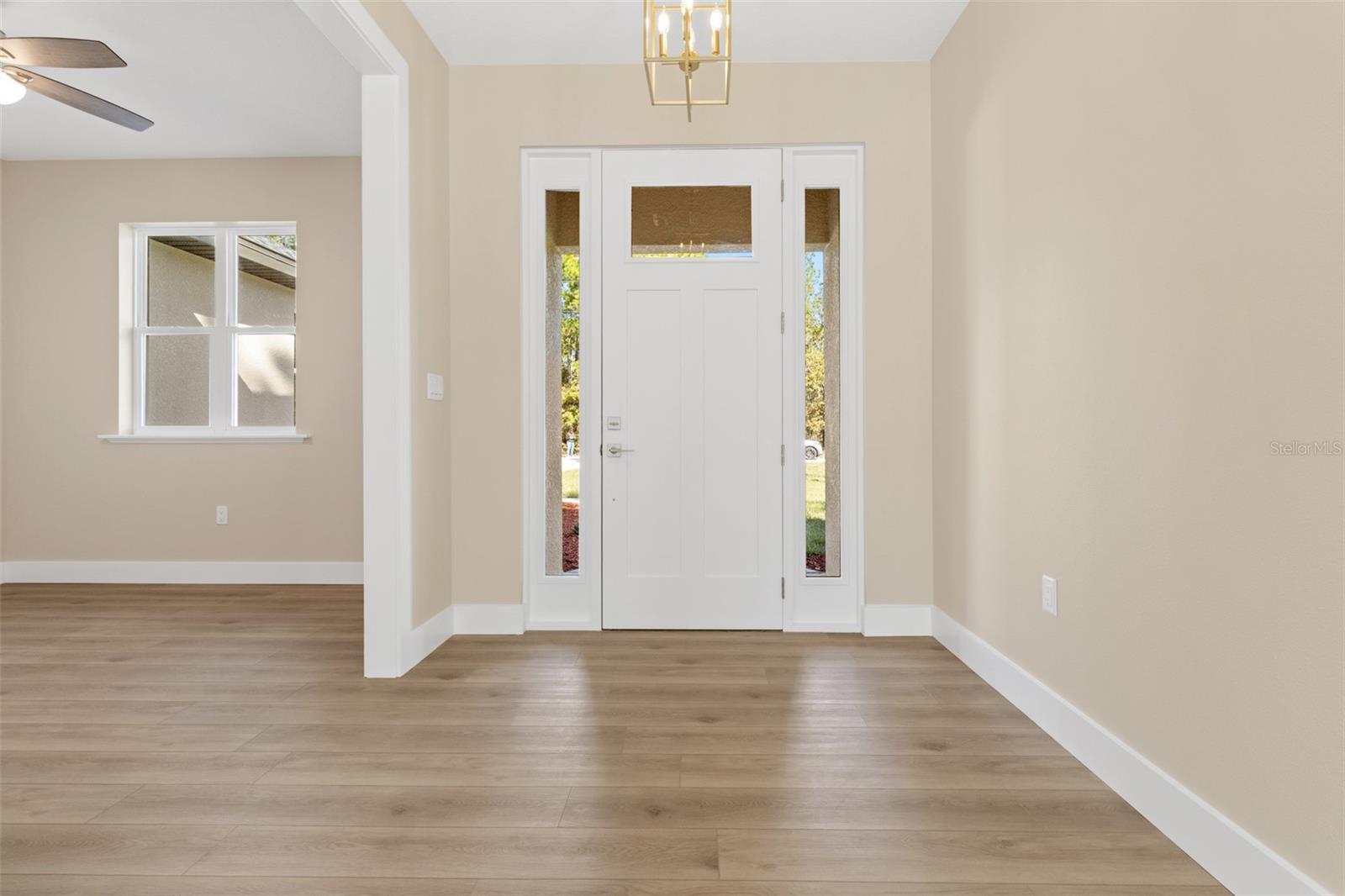 Foyer with 9'4" ceilings throughout