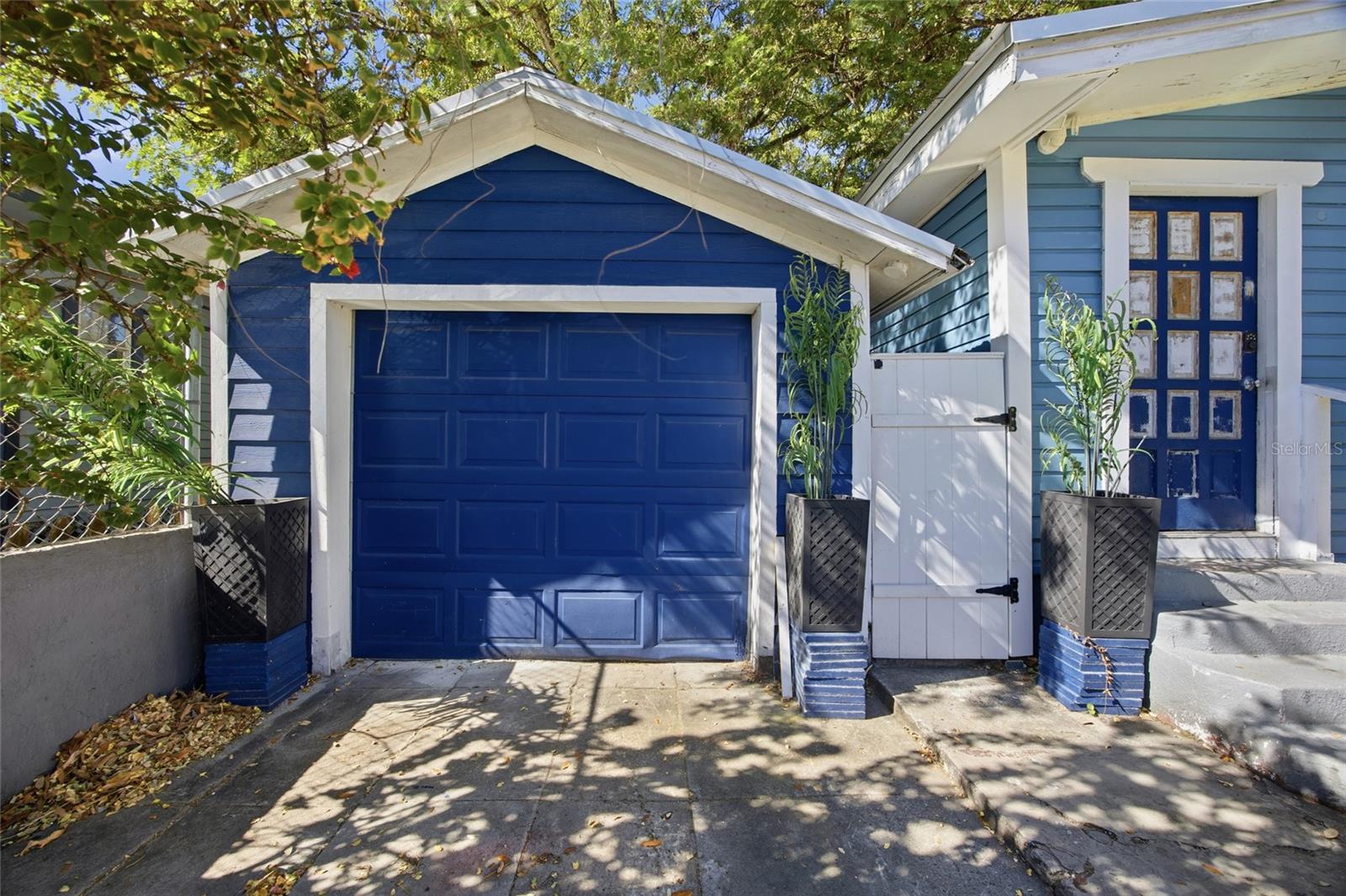 Detached garage/Flex space