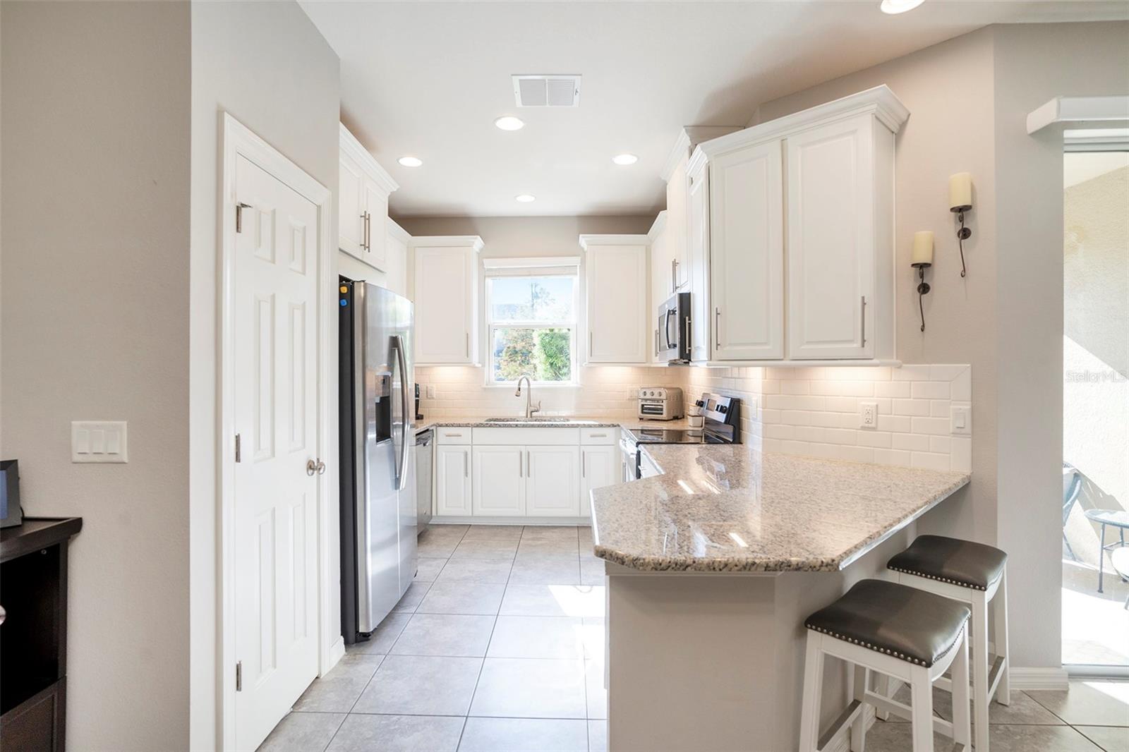 Light, bright & Modern Kitchen