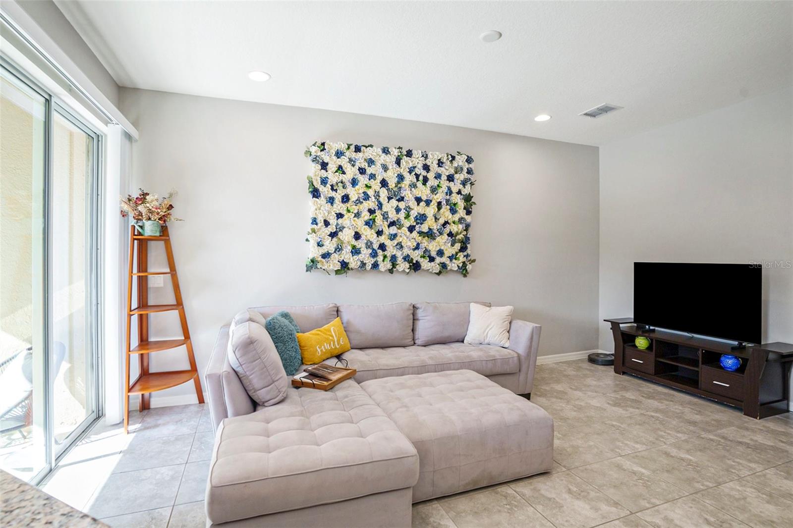 Breakfast Bar to Living