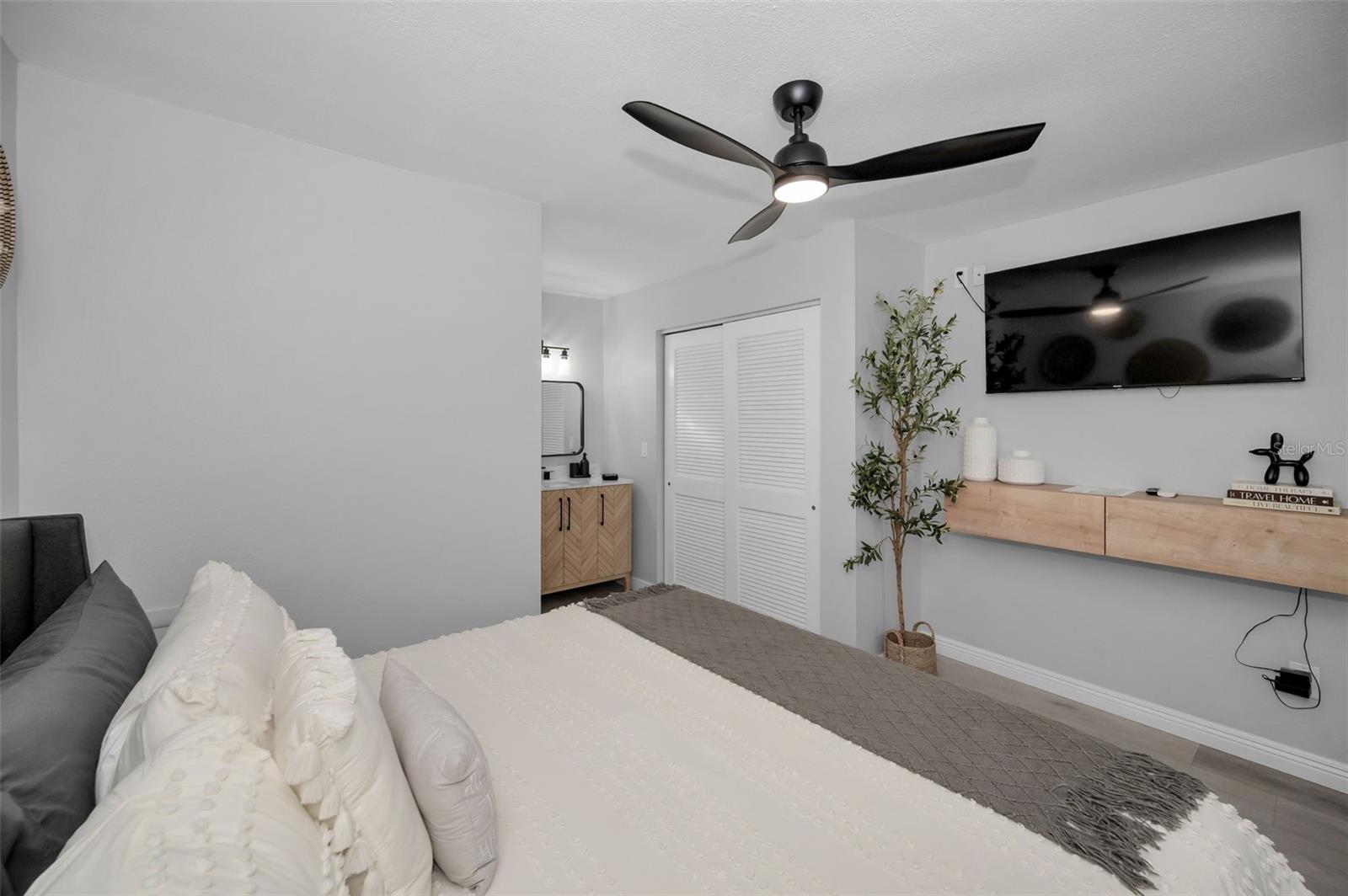 Bedroom2700 Gulf Blvd, Unit W6Belleair Beach, FL 33786