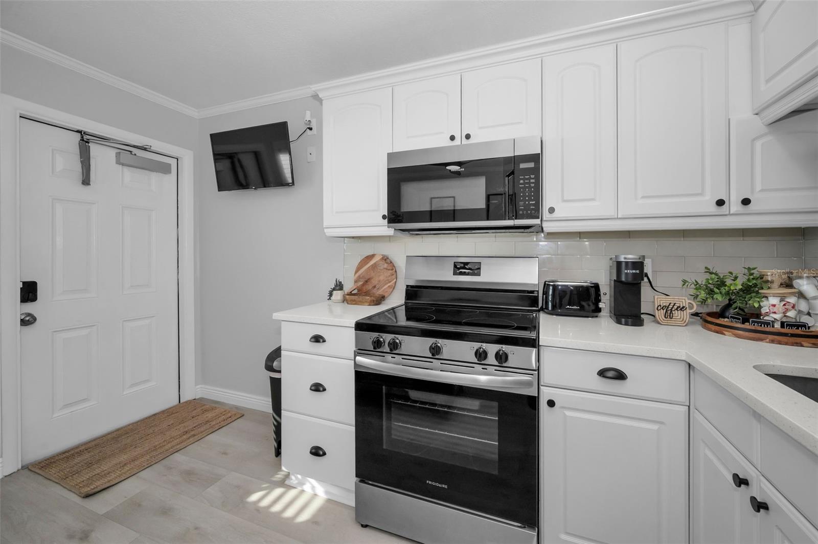 Kitchen w/Stainless Steel Appliances2700 Gulf Blvd, Unit W6Belleair Beach, FL 33786