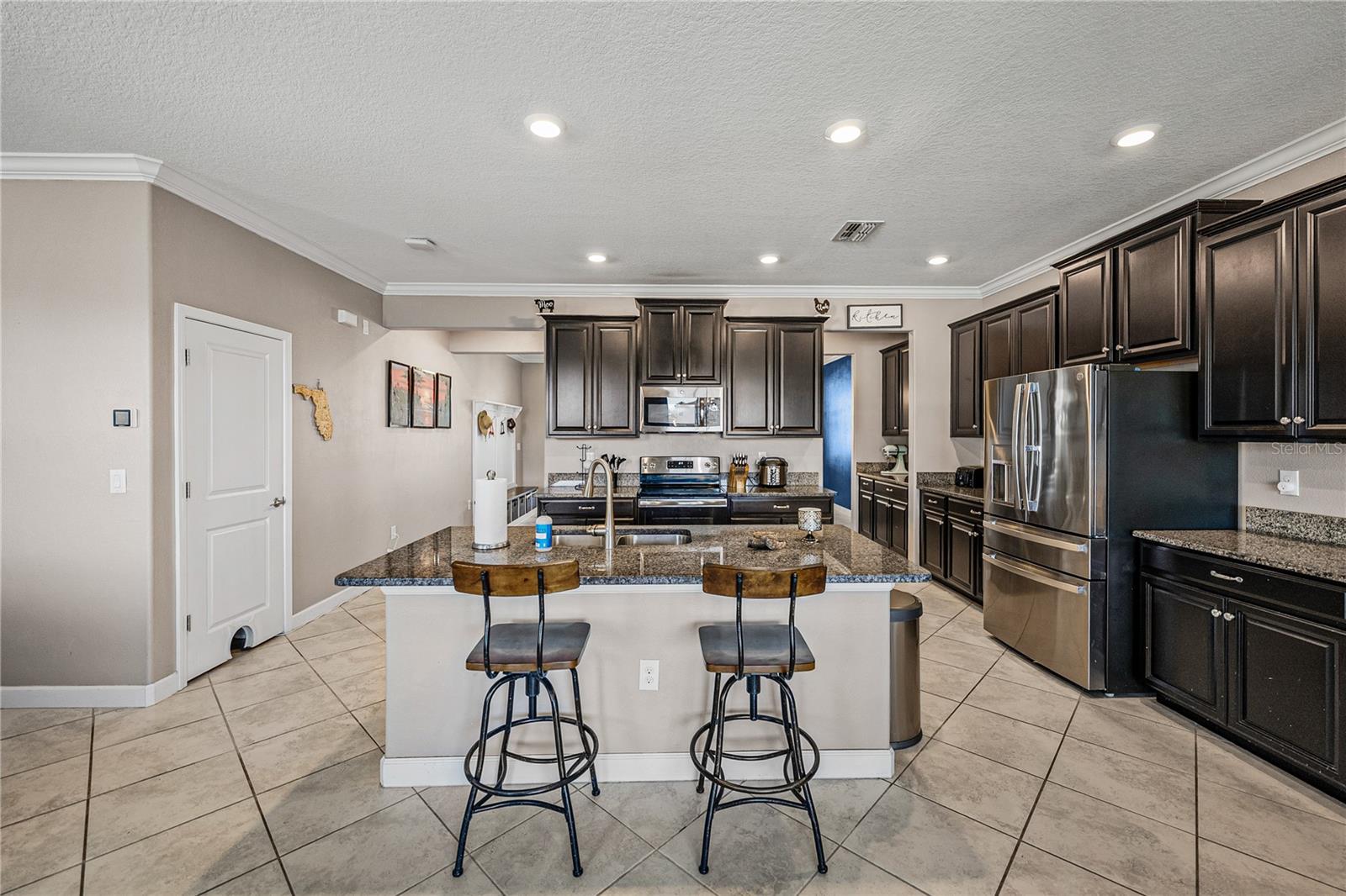 Eat in space in the kitchen