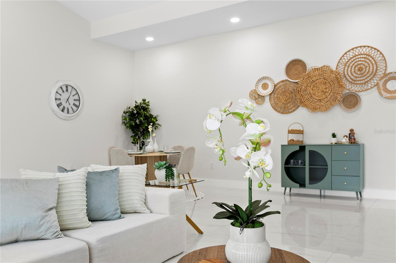 Even Casual Dining Area