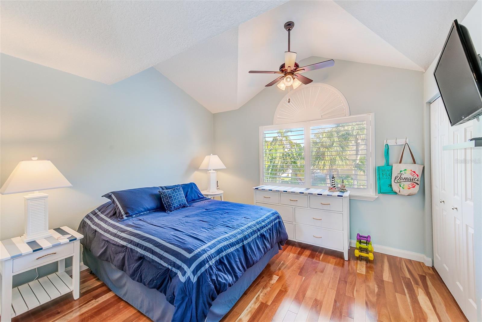 Top floor Bed and Bath