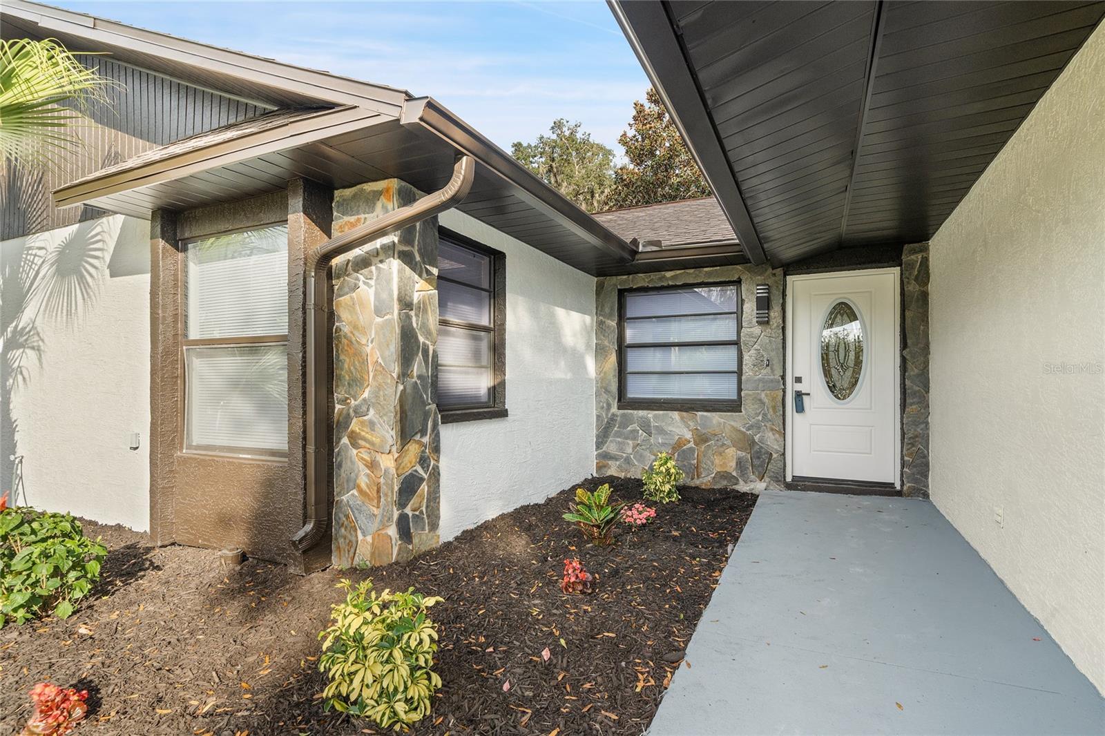 MAIM FRONT ENTRANCE WITH GARDEN