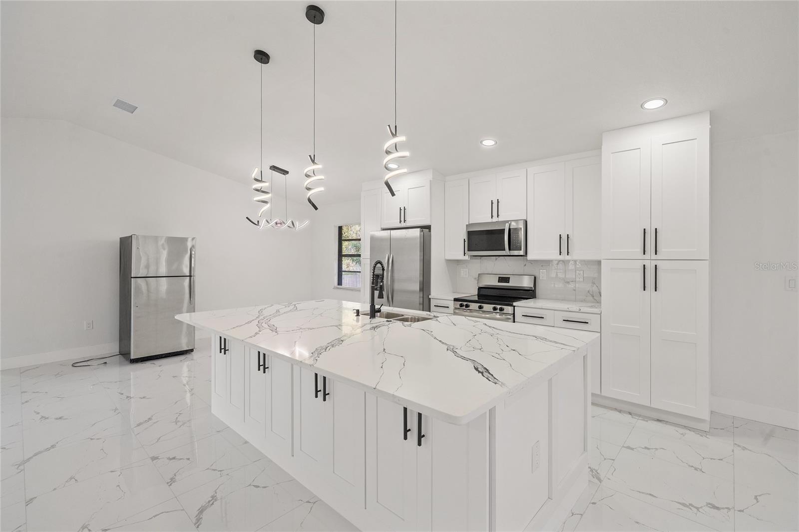 ISLA WITH GABINET AND LIGHT