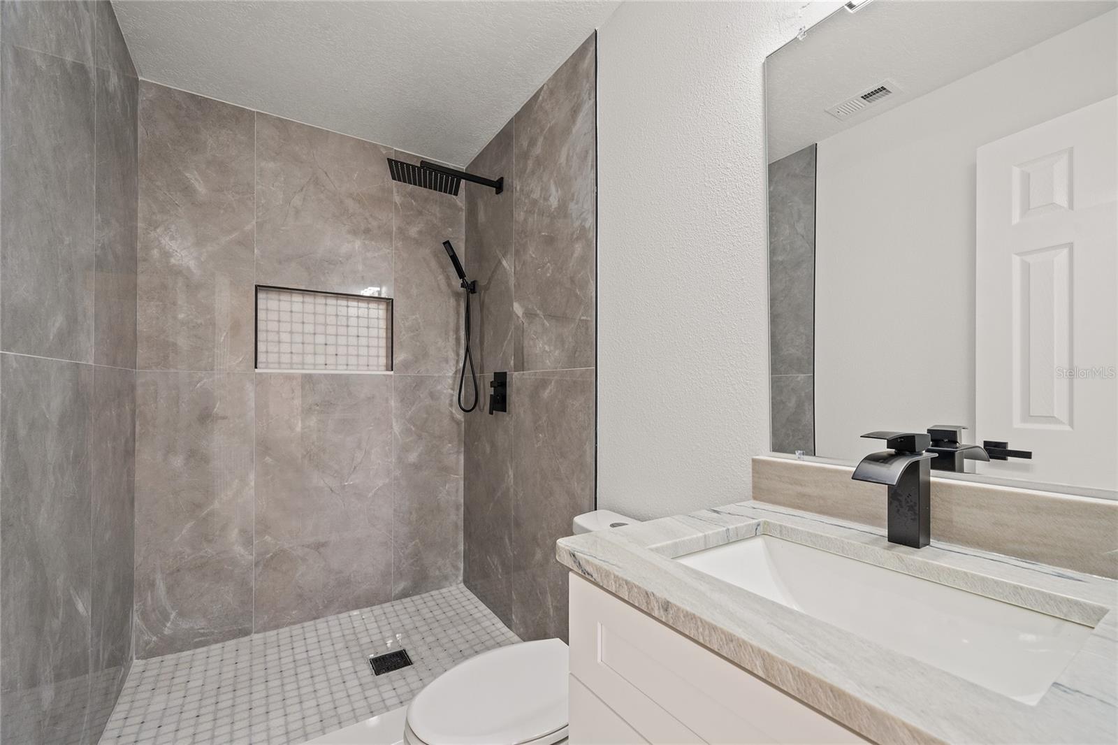 BATHROOM #3 SUITE MOTHER LOVE