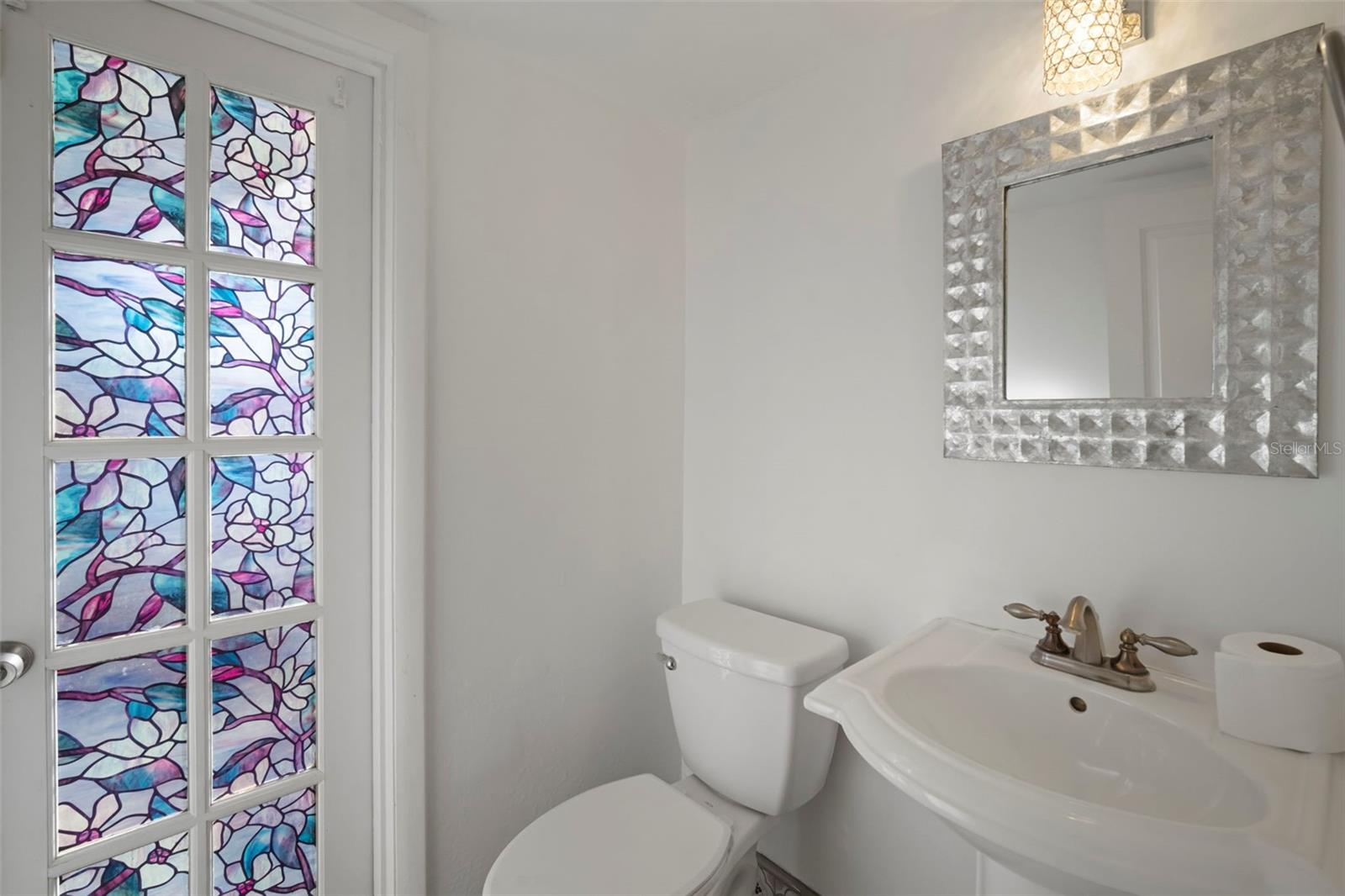 This design peels off if you want a frosted glass look.