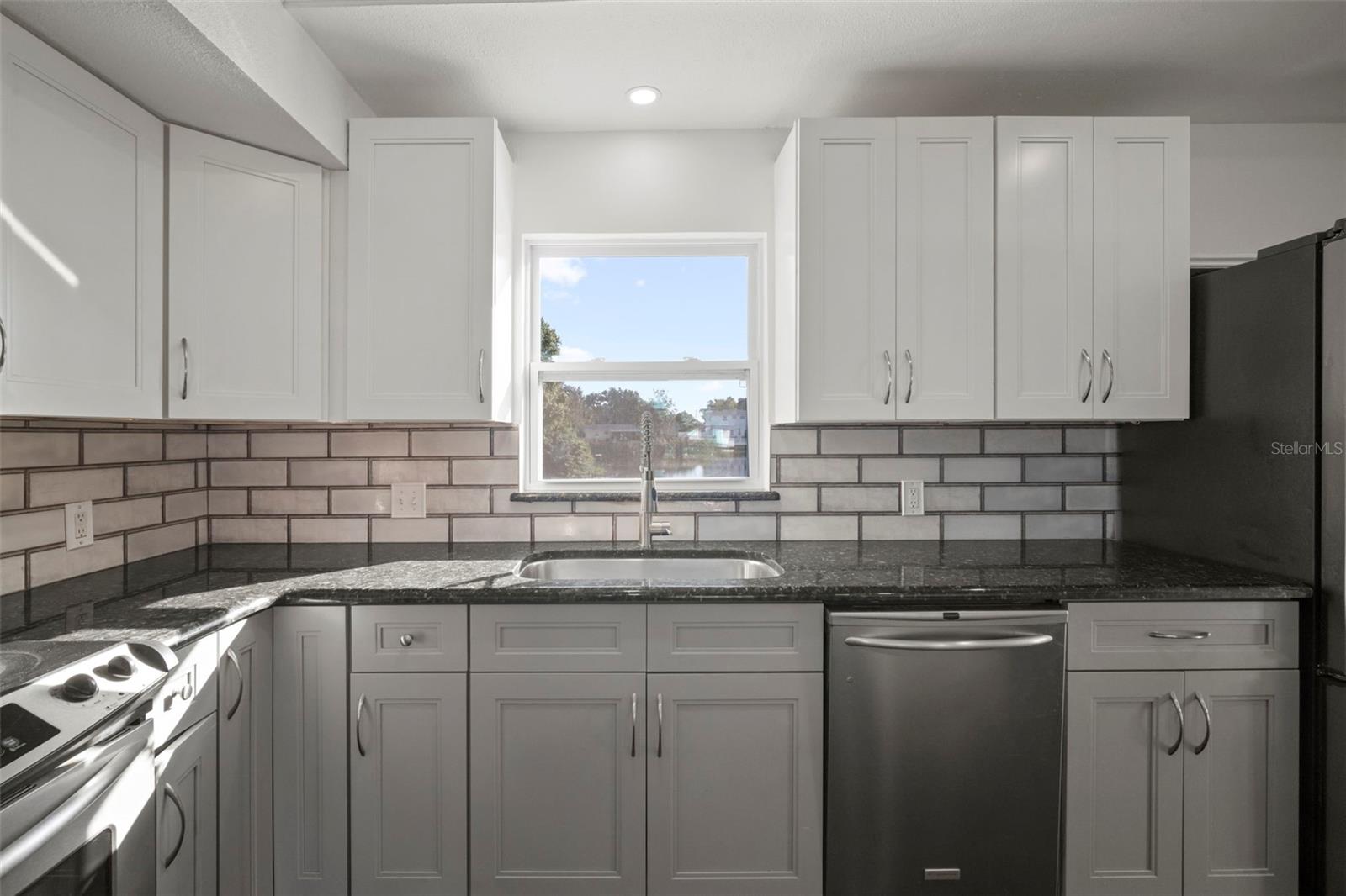 Window overlooks lake, pool and jacuzzi.