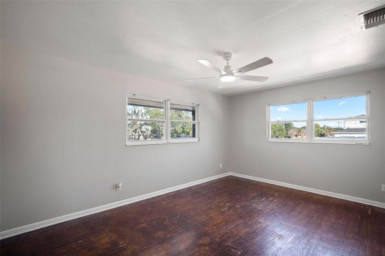 Bedroom 3. Adjacent to Bedroom 2.