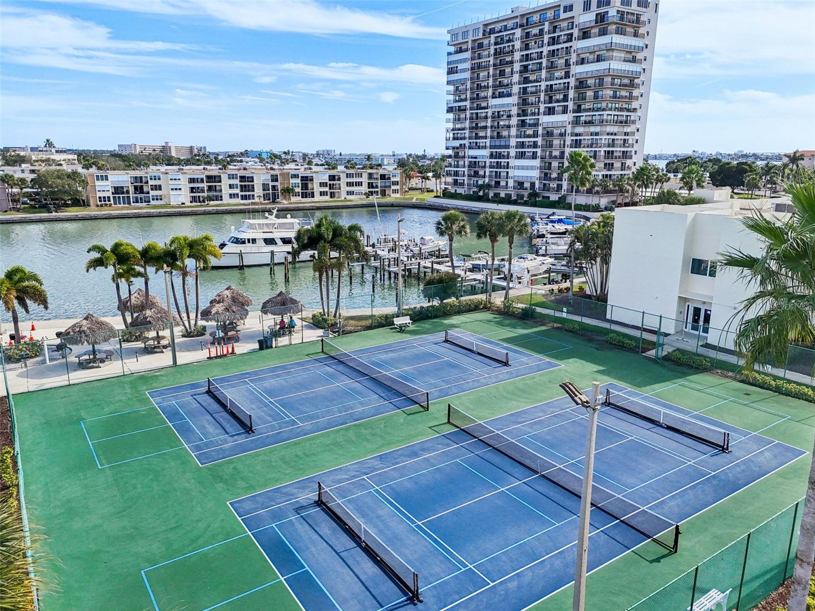 Tennis / Pickleball Courts