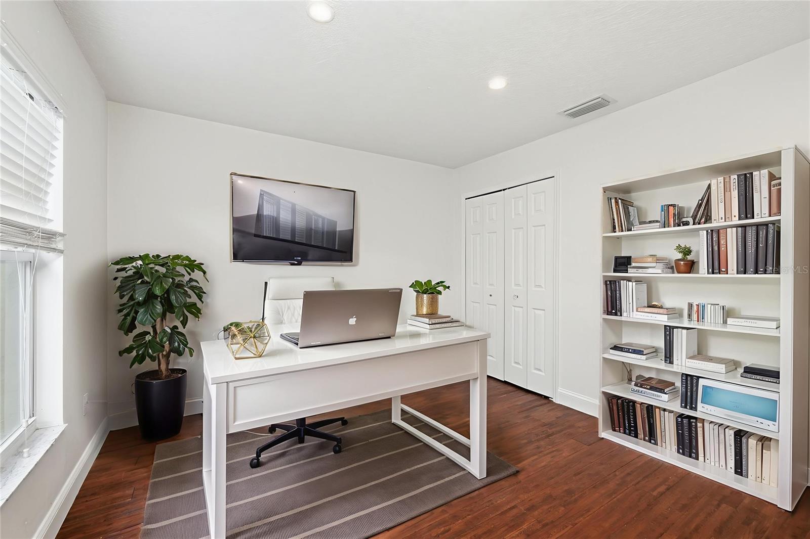 4th BR or Office with closet!