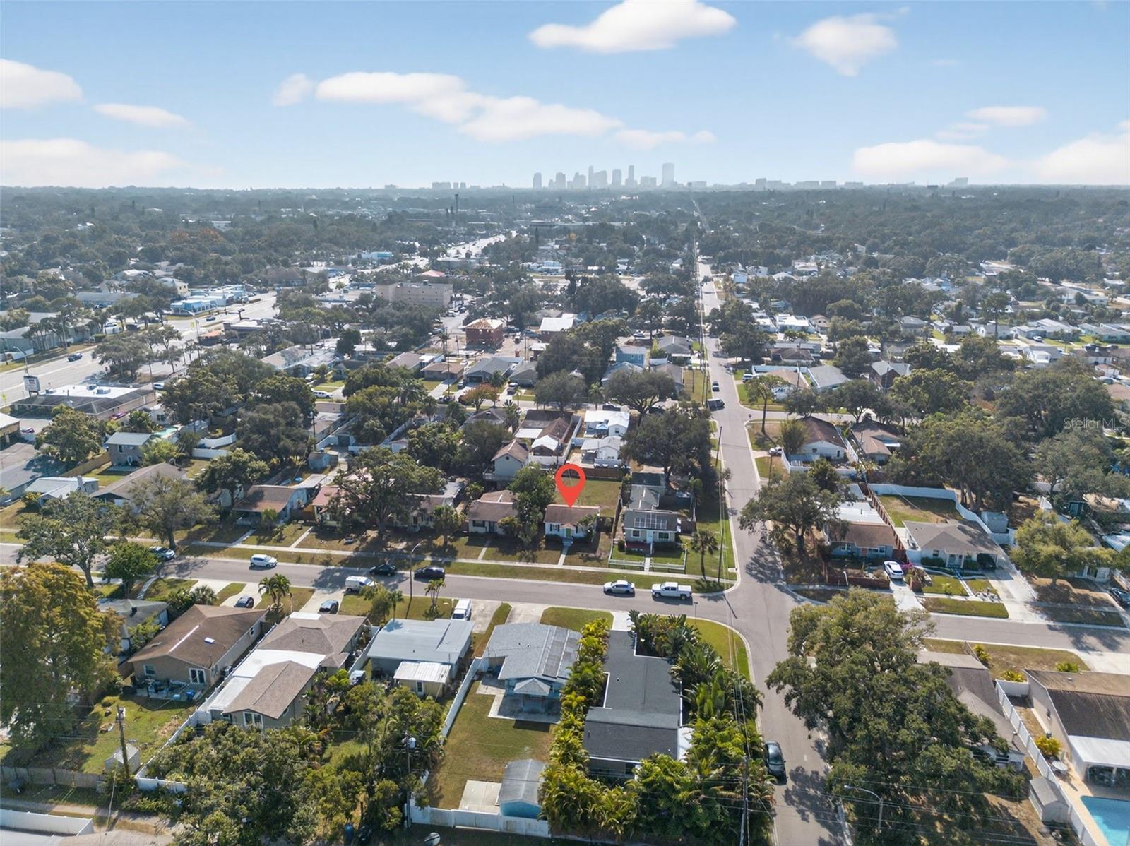 Minutes to Downtown St Pete