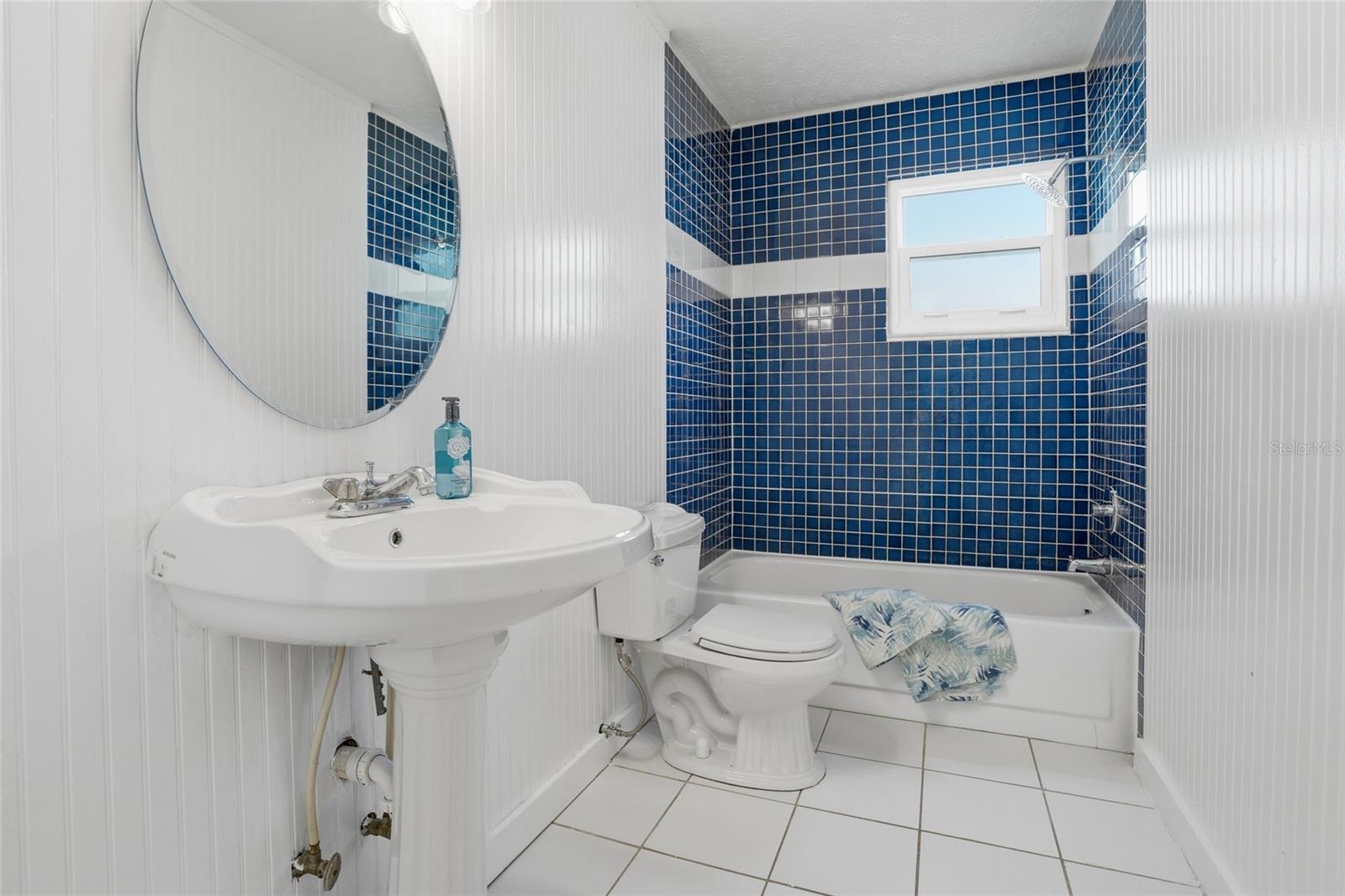 Updated secondary bath light and airy