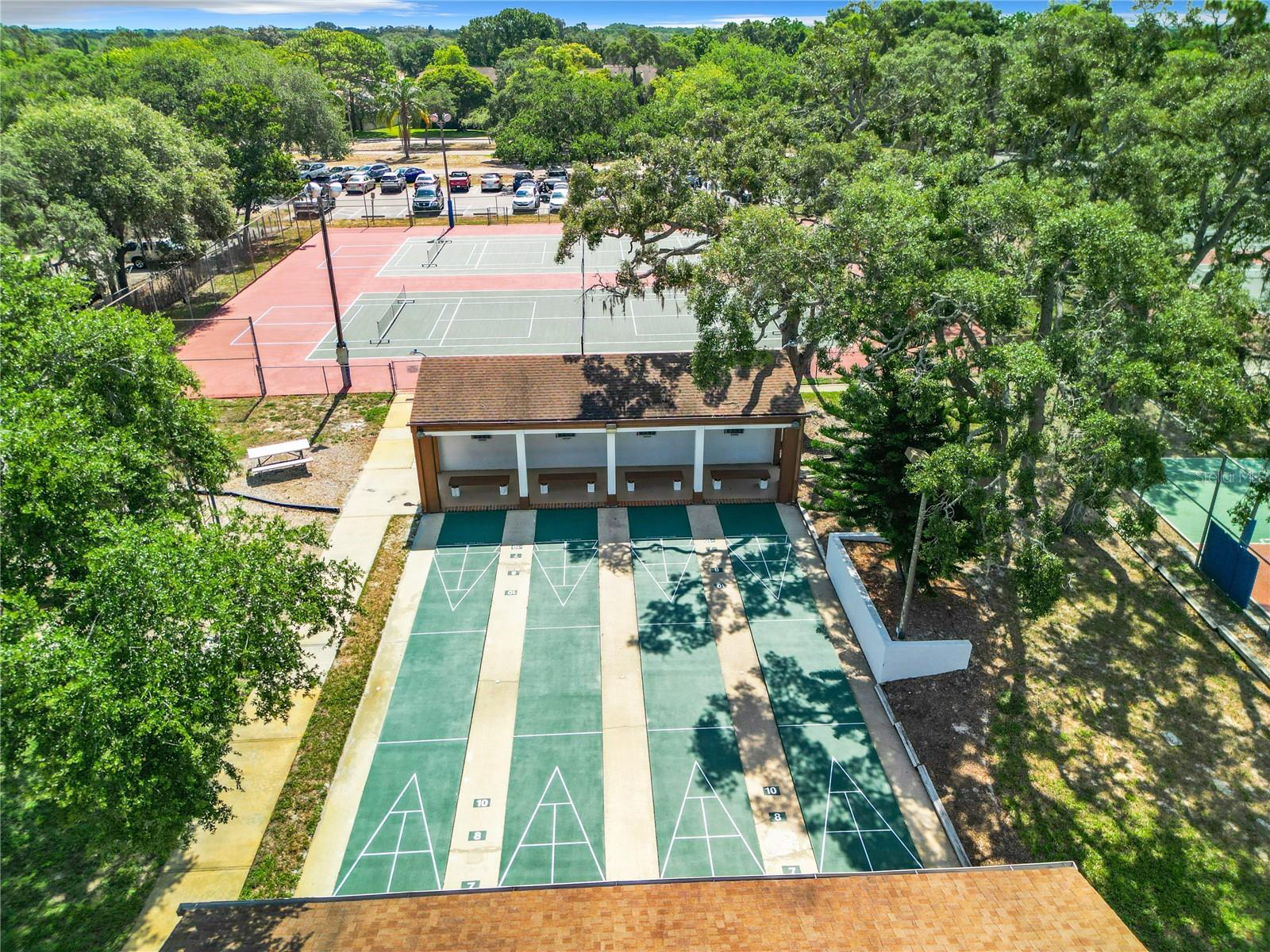 BEACON WOODS COMMUNITY AMENITIES