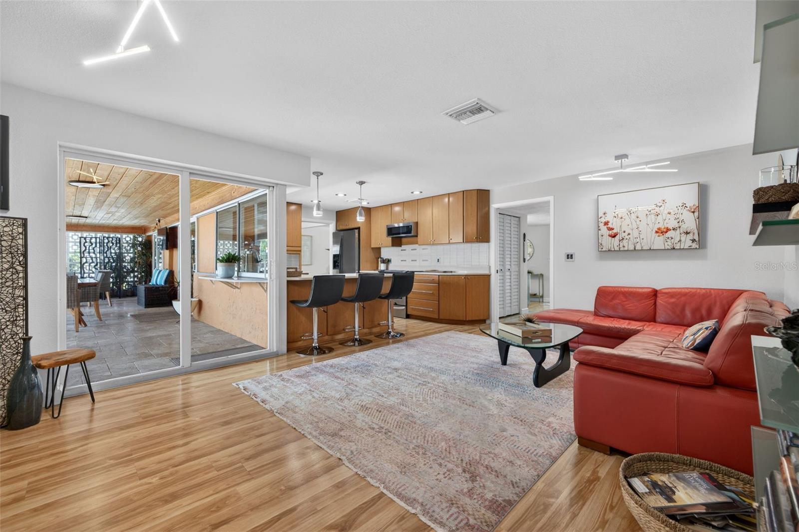 Open the pocket sliders for an incredible indoor/outdoor living