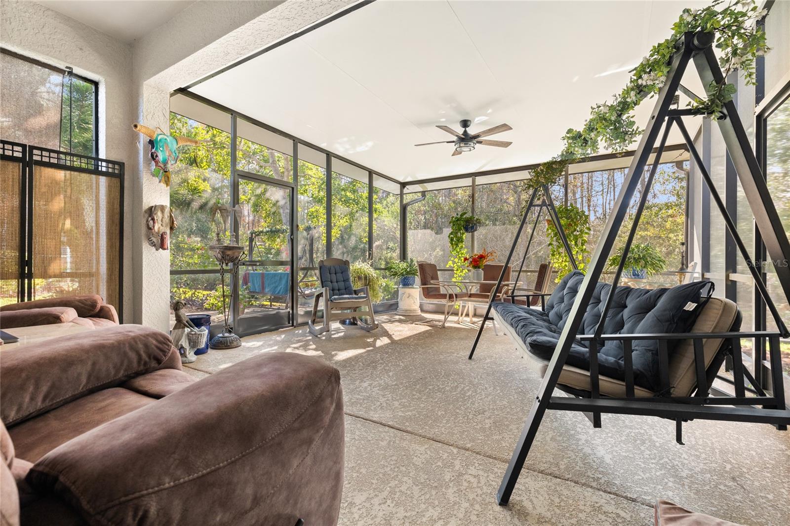 LARGE SCREENED LANAI