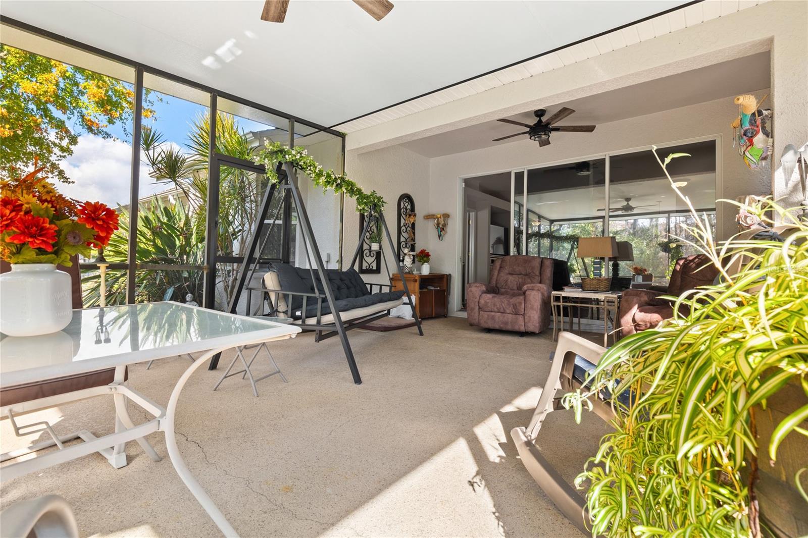 LARGE SCREENED LANAI