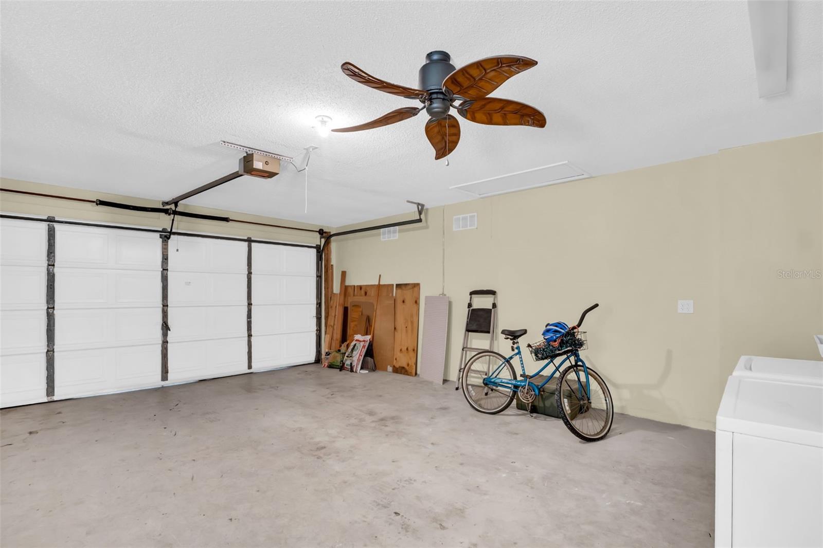 Garage measures approximately 19'x23'