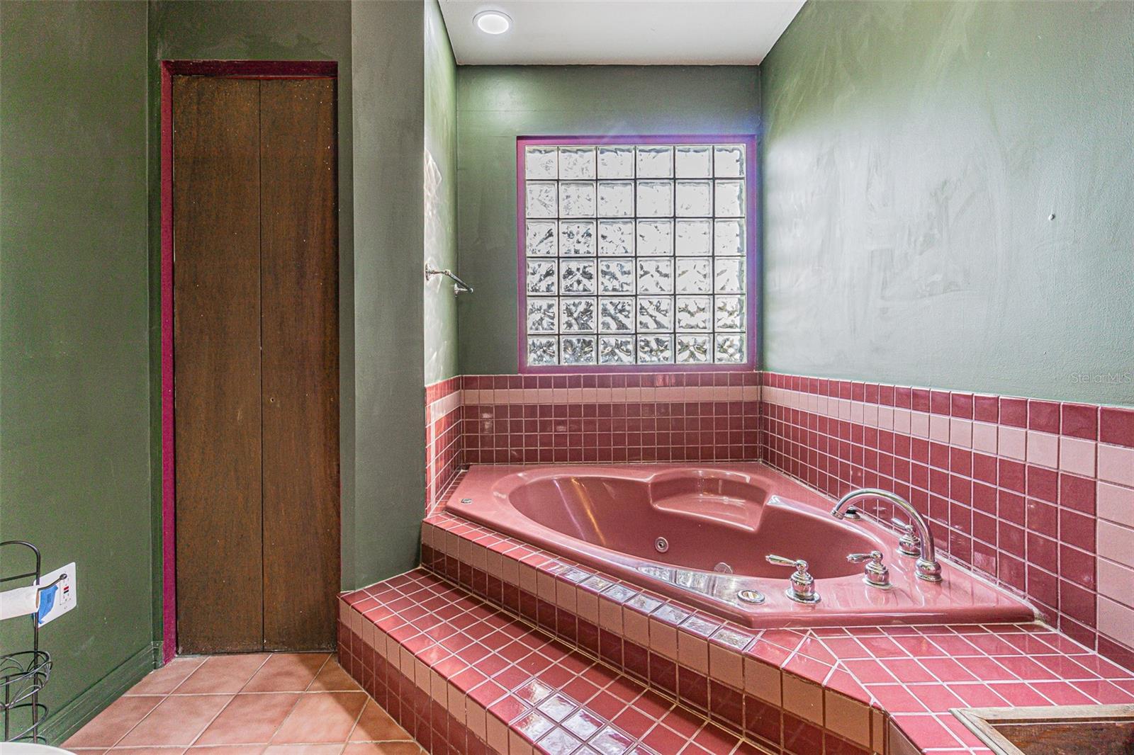 primary bath spa tub