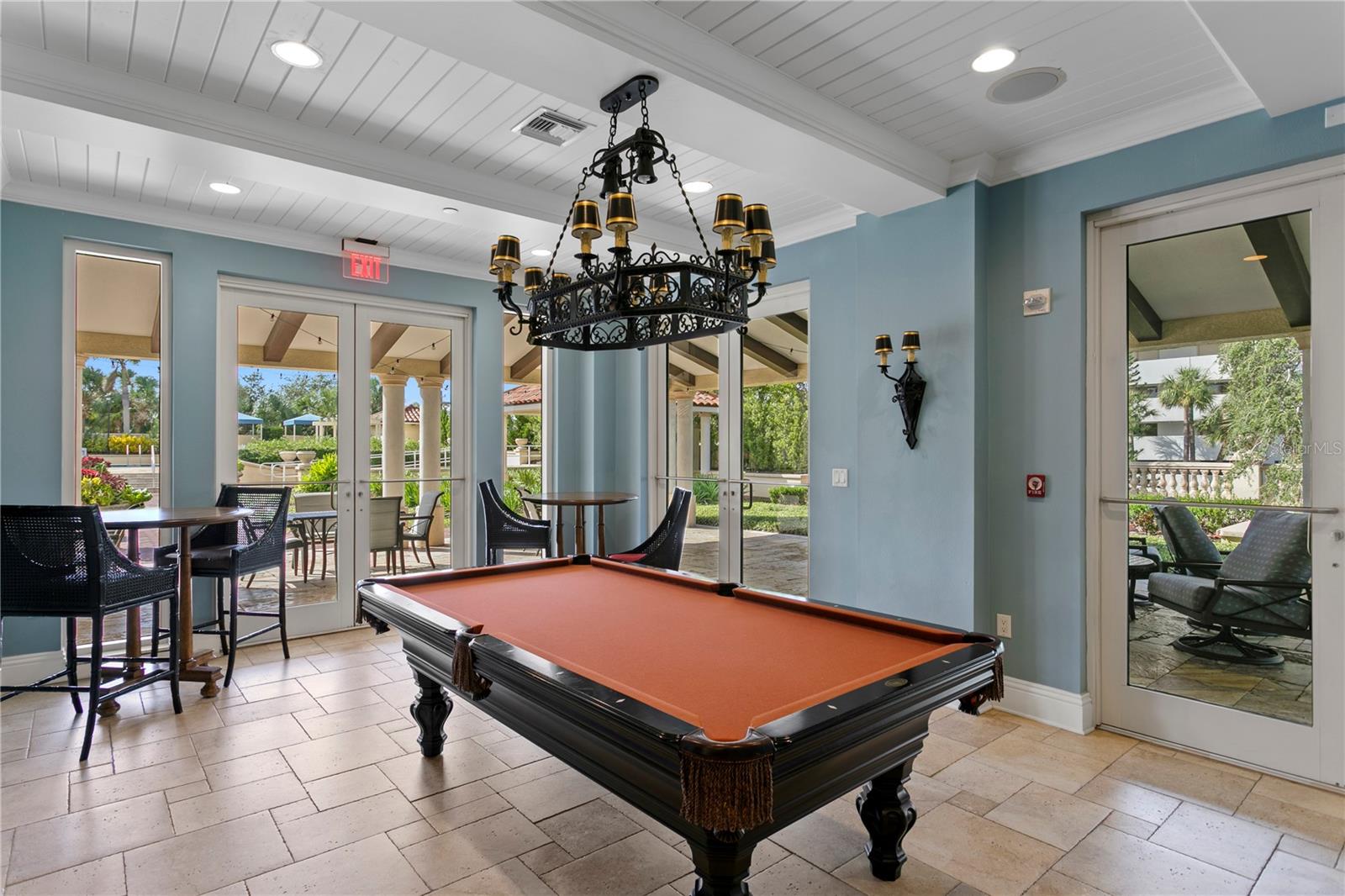 Bellamy is one of the most substantialbuildings along Tampa’s iconic Bayshore Boulevard with resort style amenities includingheated pool &amp; spa; cabanas, outdoor fireplace, gas grills, lush gardens, fitness centerwith sauna and steam, conference or private dining room, library, club and billiard’srooms, theatre and wine tasting room.