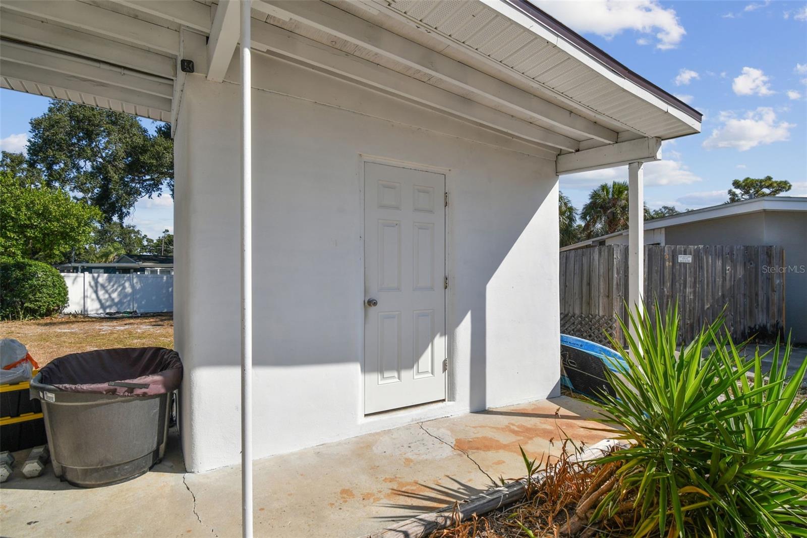 door to washer/dryer
