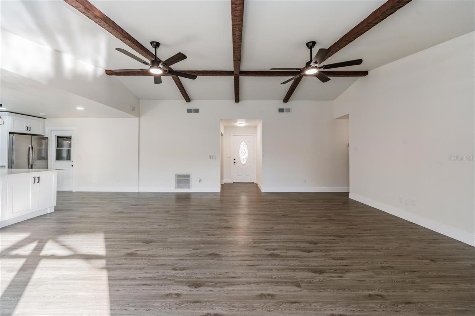 View of entrance - It has a nook with a nicely built-in coat rack!!