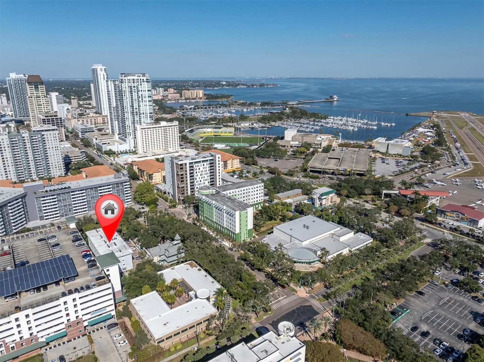 Enjoy the downtown lifestyle! Walk to The Saturday Morning Market, the Mahaffy, Rowdies soccer games & more!