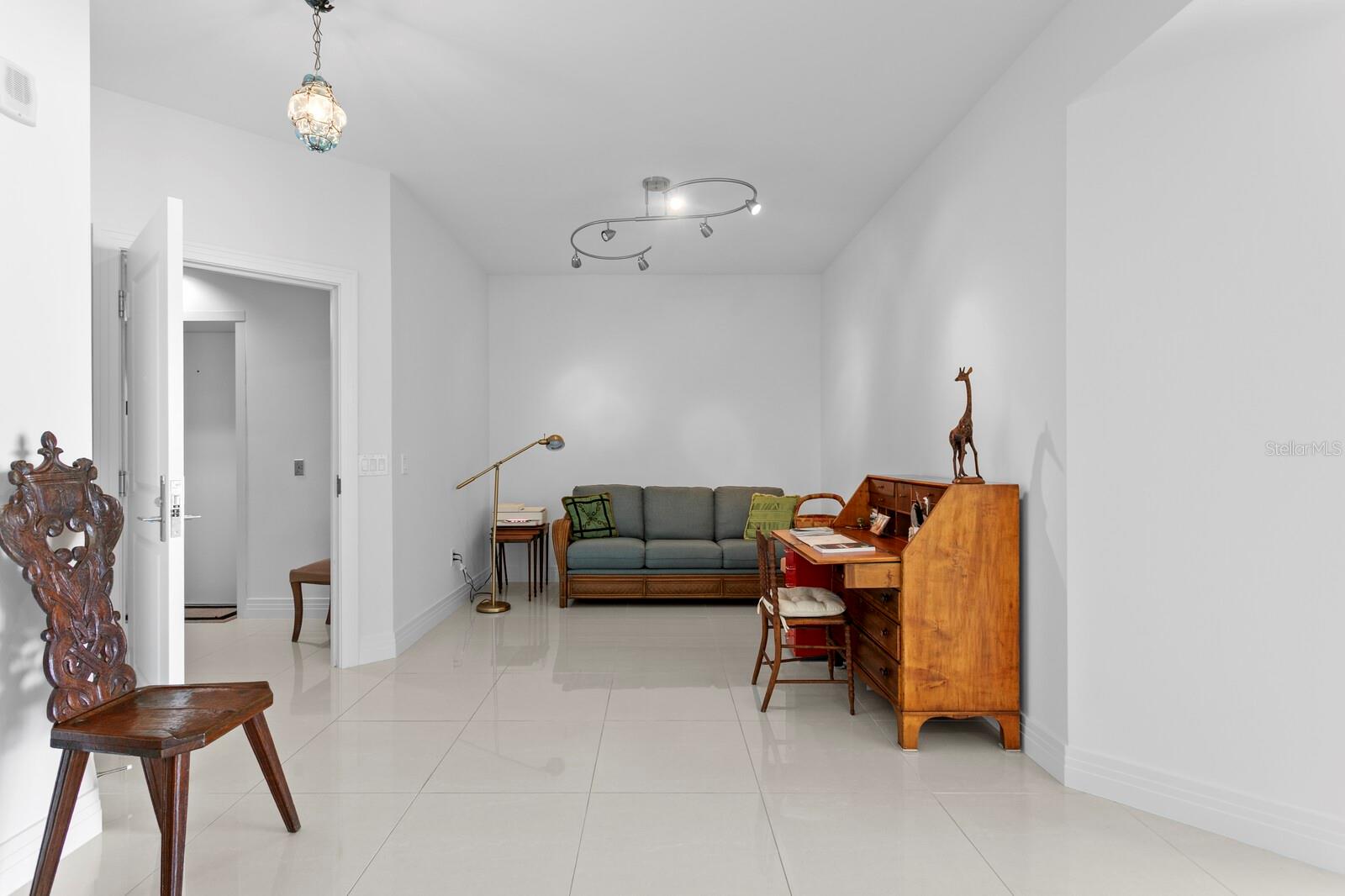 Flex Space - Den/Study