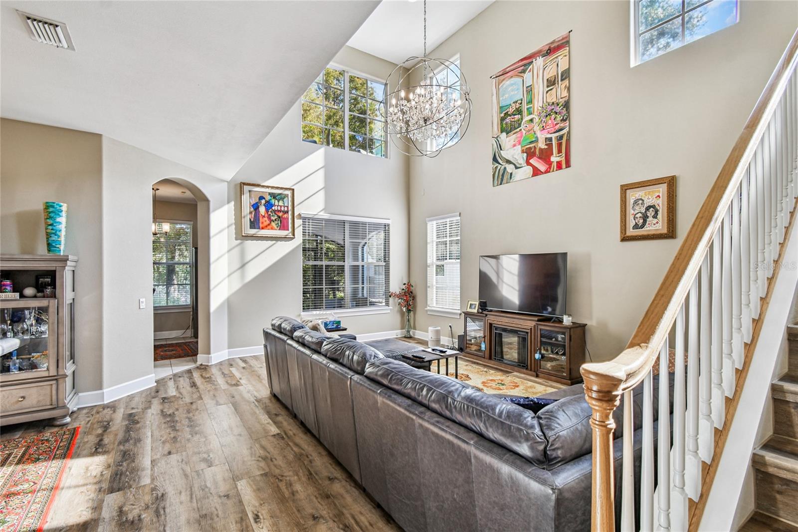 Dramatic 2 story great room