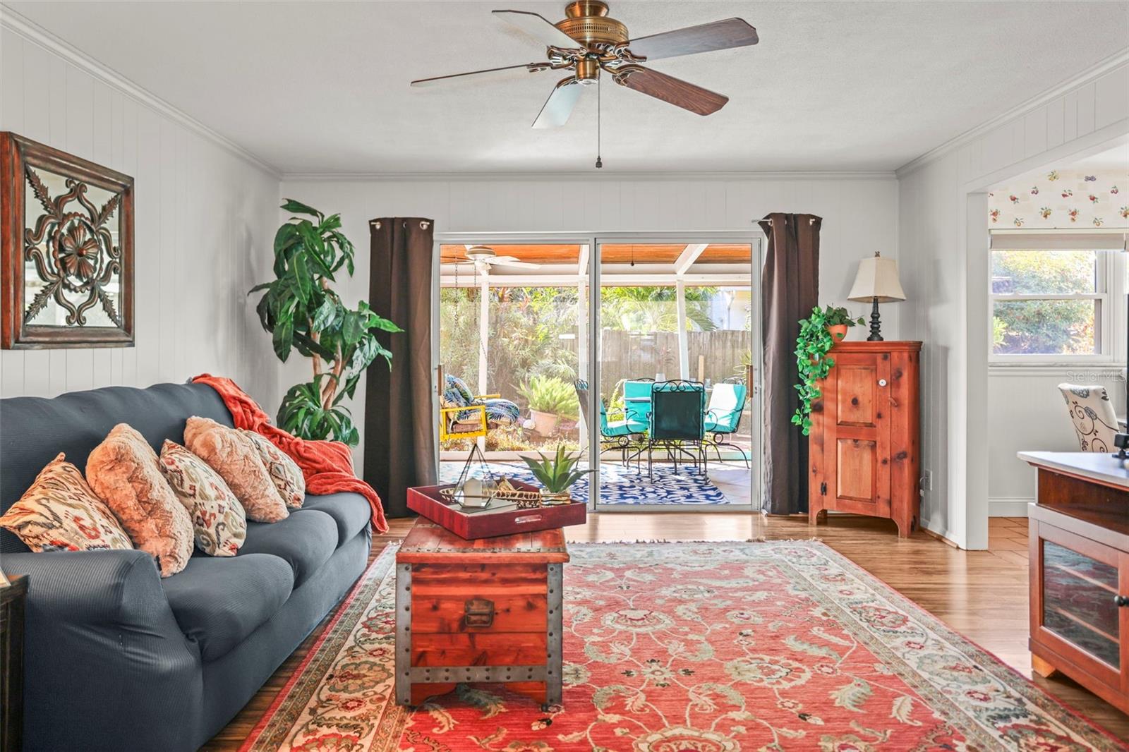 Family room overlooking the lanai
