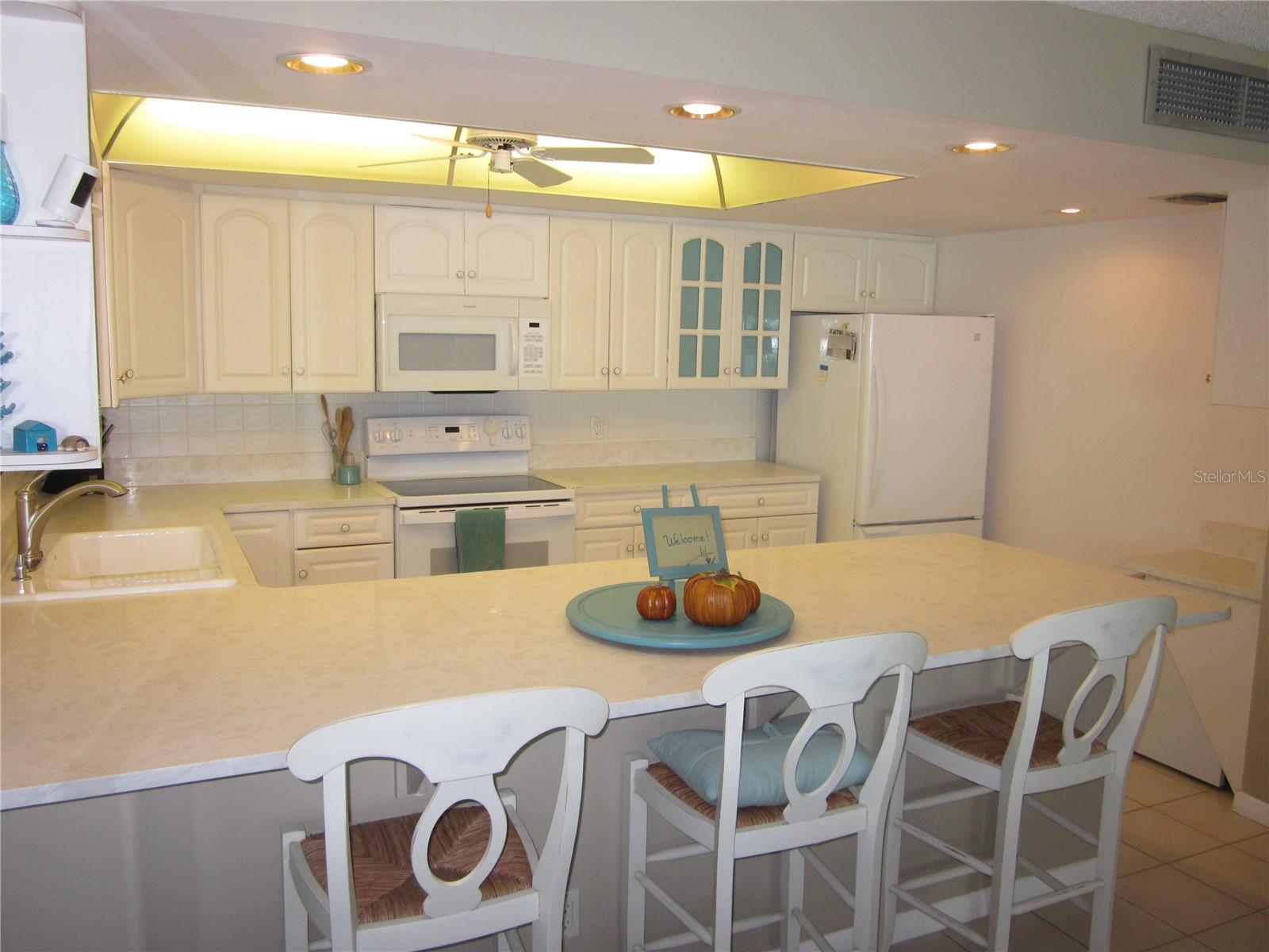 Alt. view of kitchen