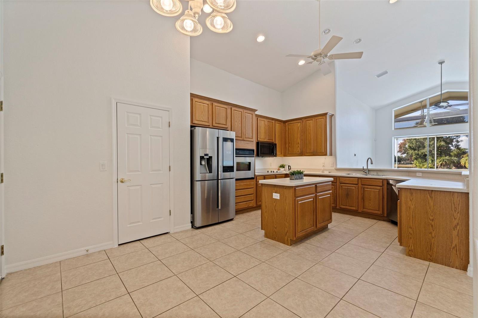 Eat-In-Kitchen Space