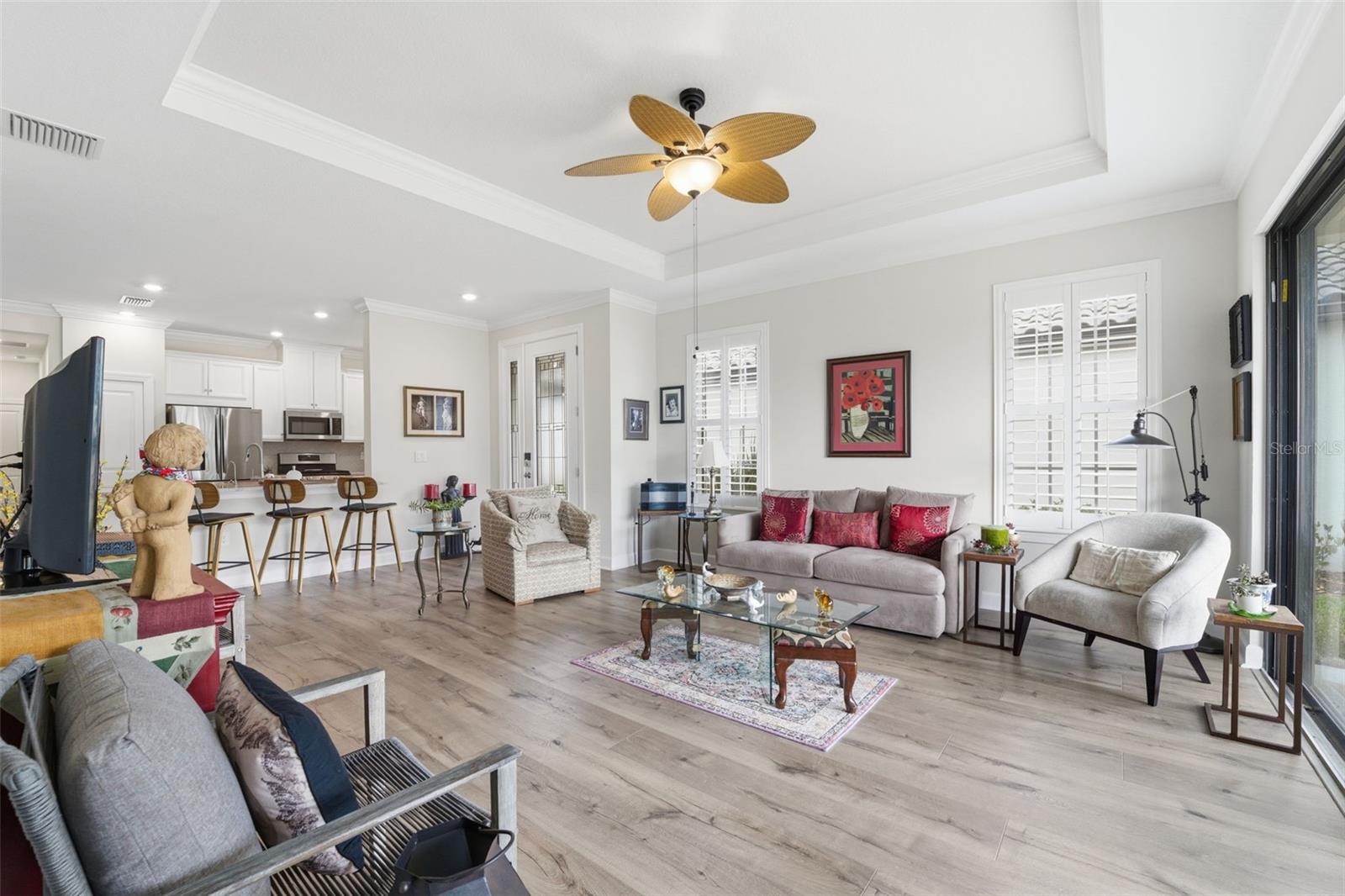 Living room (angled) 4