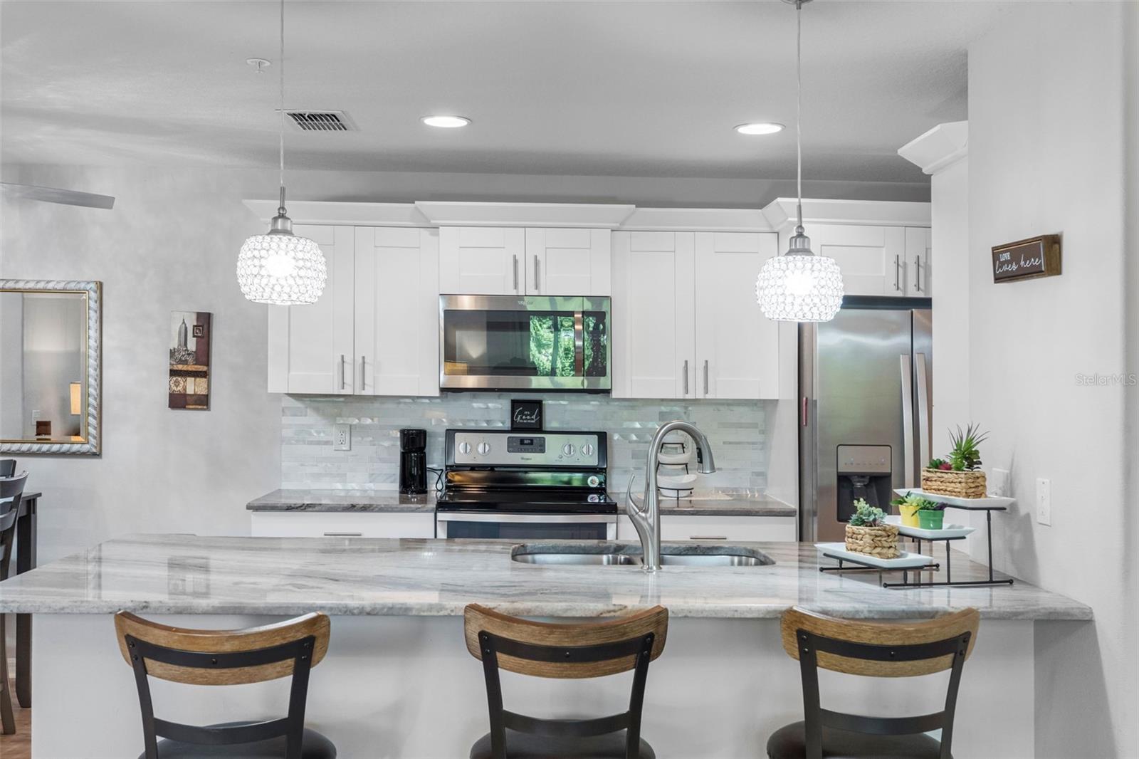 Eating space or entertain