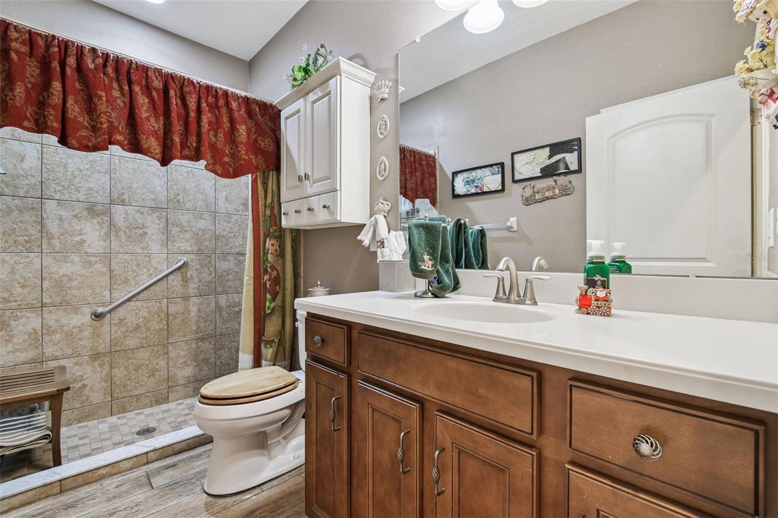 Guest bath with handicap features