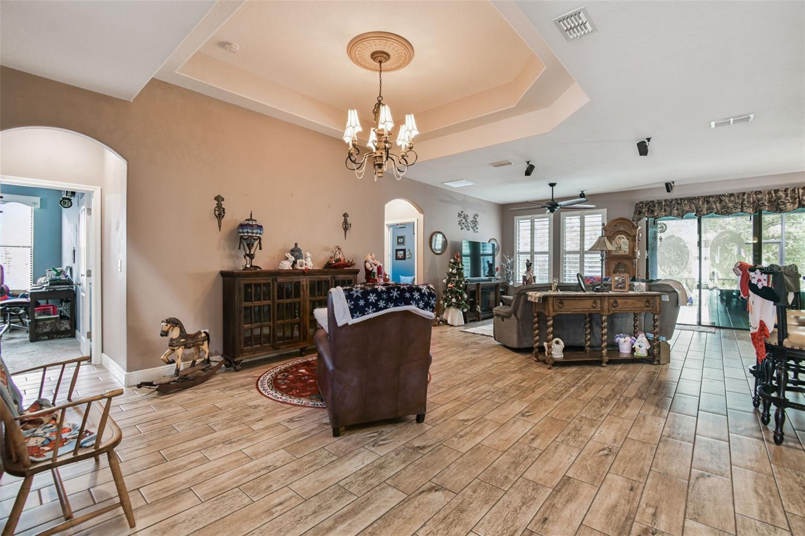 Dining room with double tray ceiling