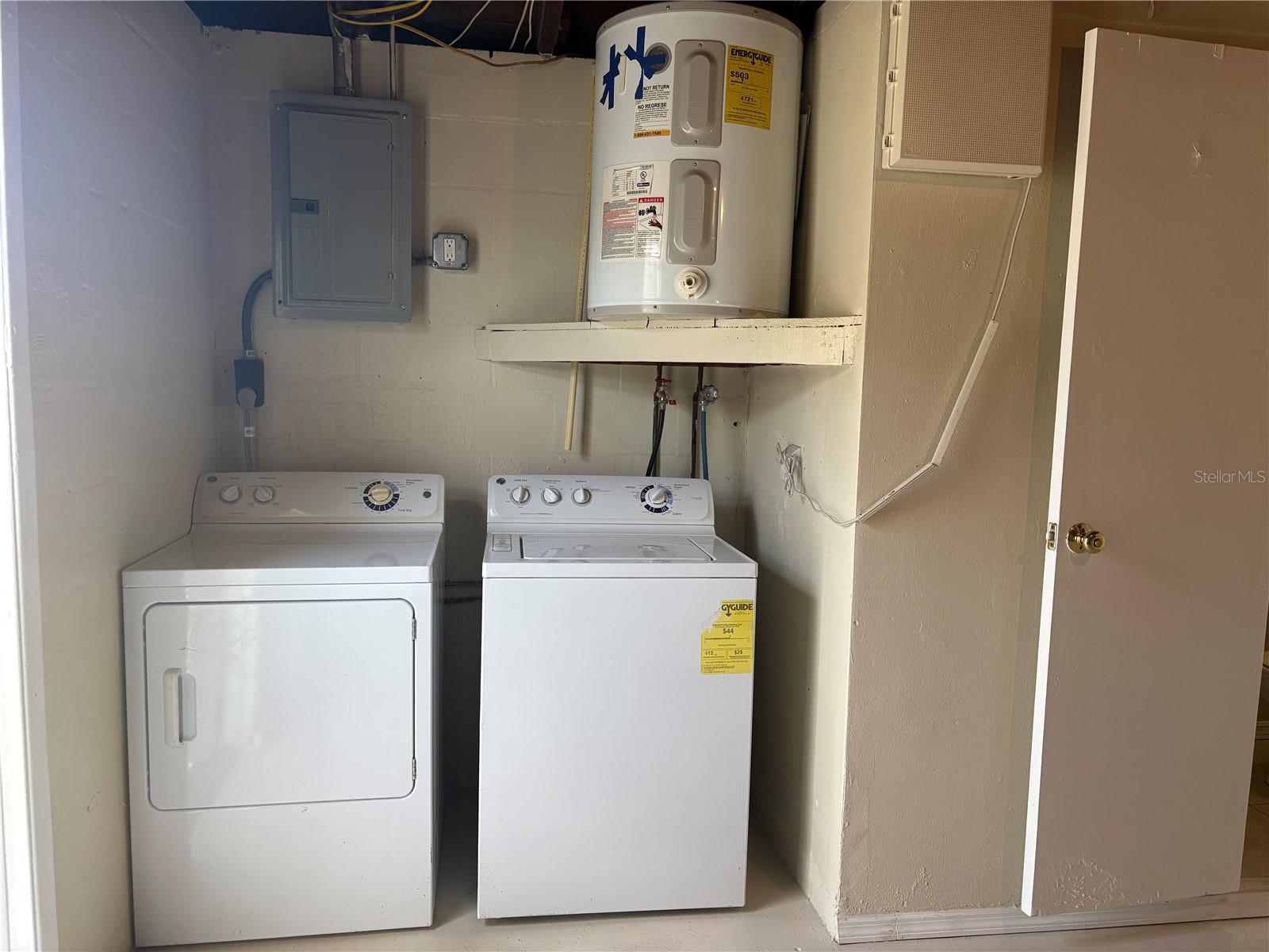 Washer/Dryer Included